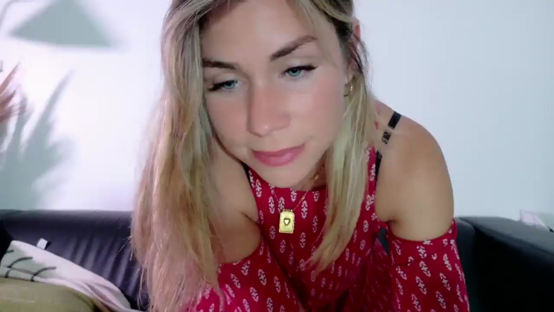 Gallery image thumbnail from Alicewonder1's myfreecams stream on, 05/13/2025, 19:58 image 4 of 20