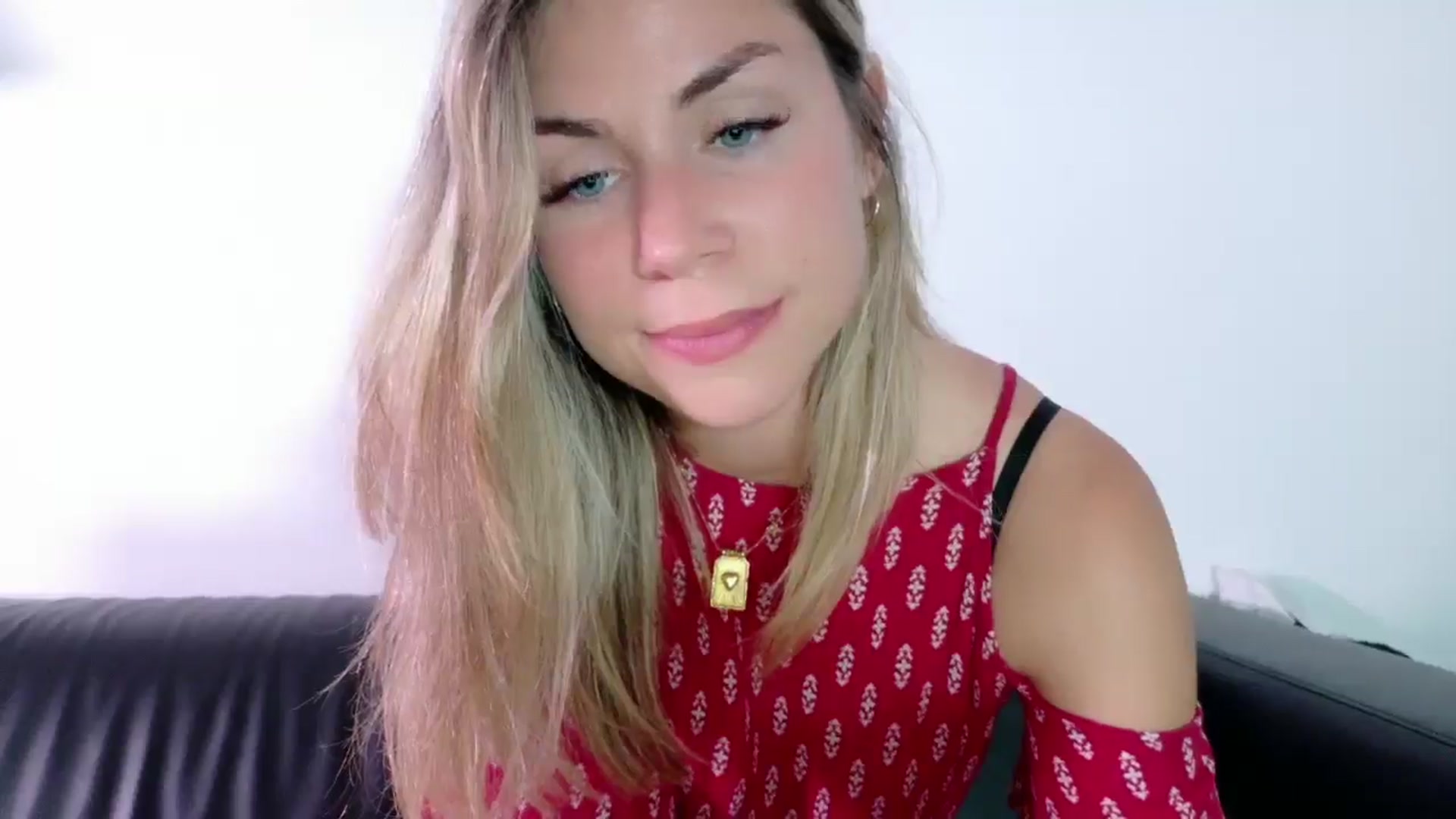 Gallery image thumbnail from Alicewonder1's myfreecams stream on, 05/13/2025, 19:58 image 13 of 20