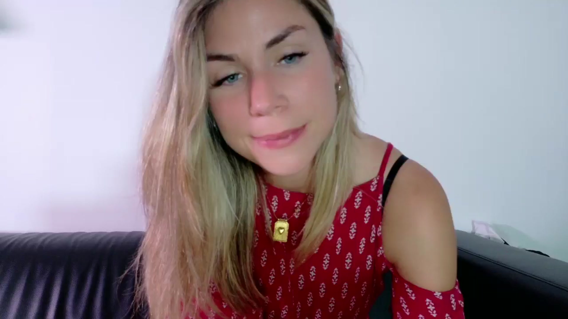 Gallery image thumbnail from Alicewonder1's myfreecams stream on, 05/13/2025, 19:58 image 14 of 20