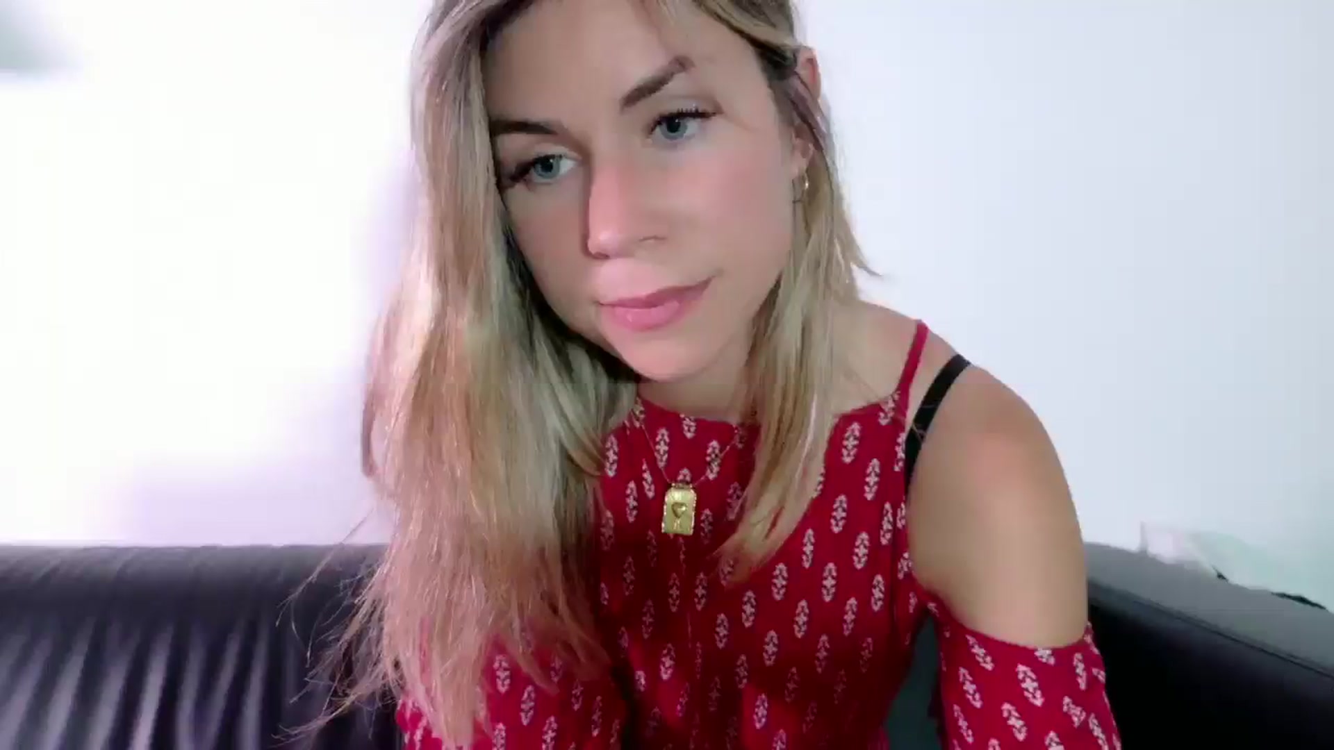 Gallery image thumbnail from Alicewonder1's myfreecams stream on, 05/13/2025, 19:58 image 9 of 20