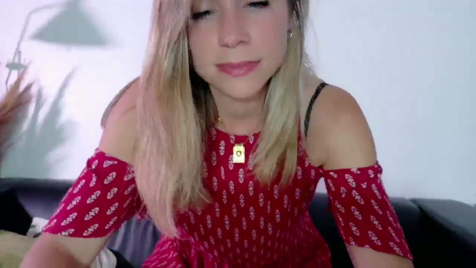 Gallery image thumbnail from Alicewonder1's myfreecams stream on, 05/13/2025, 20:11 image 17 of 20