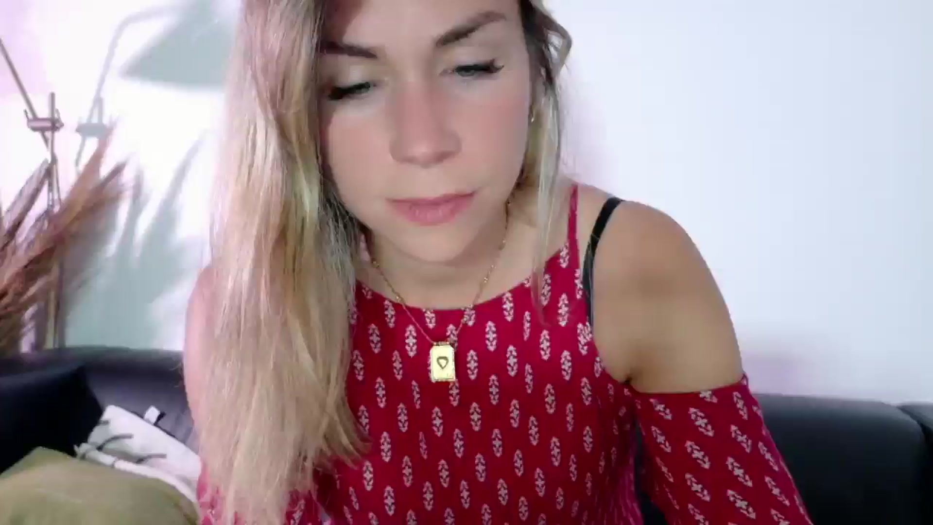 Gallery image thumbnail from Alicewonder1's myfreecams stream on, 05/13/2025, 20:11 image 7 of 20