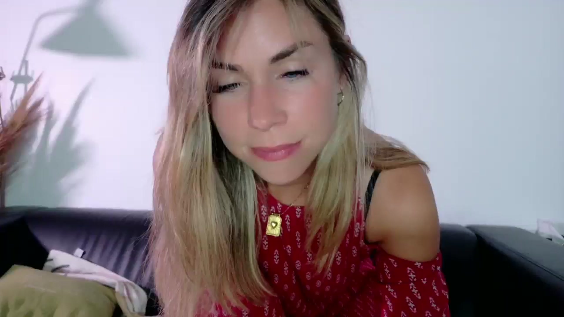 Gallery image thumbnail from Alicewonder1's myfreecams stream on, 05/13/2025, 20:11 image 14 of 20