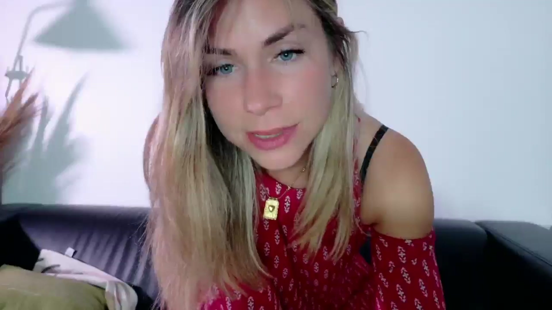 Gallery image thumbnail from Alicewonder1's myfreecams stream on, 05/13/2025, 20:11 image 16 of 20