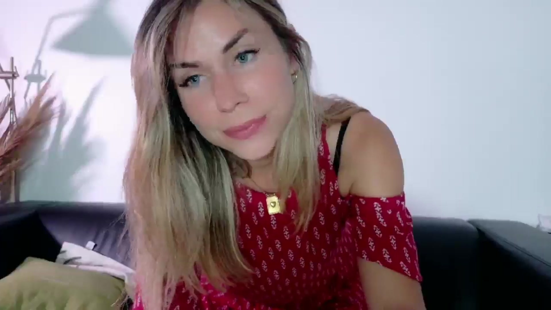 Gallery image thumbnail from Alicewonder1's myfreecams stream on, 05/13/2025, 20:11 image 13 of 20