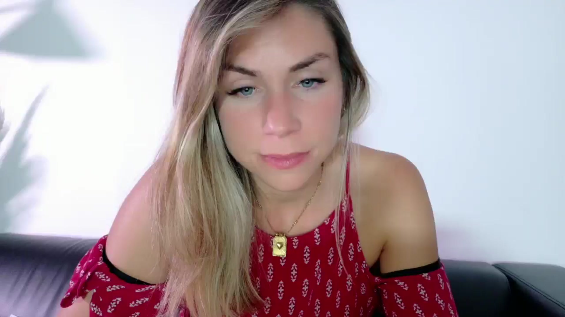 Gallery image thumbnail from Alicewonder1's myfreecams stream on, 05/13/2025, 21:21 image 17 of 20