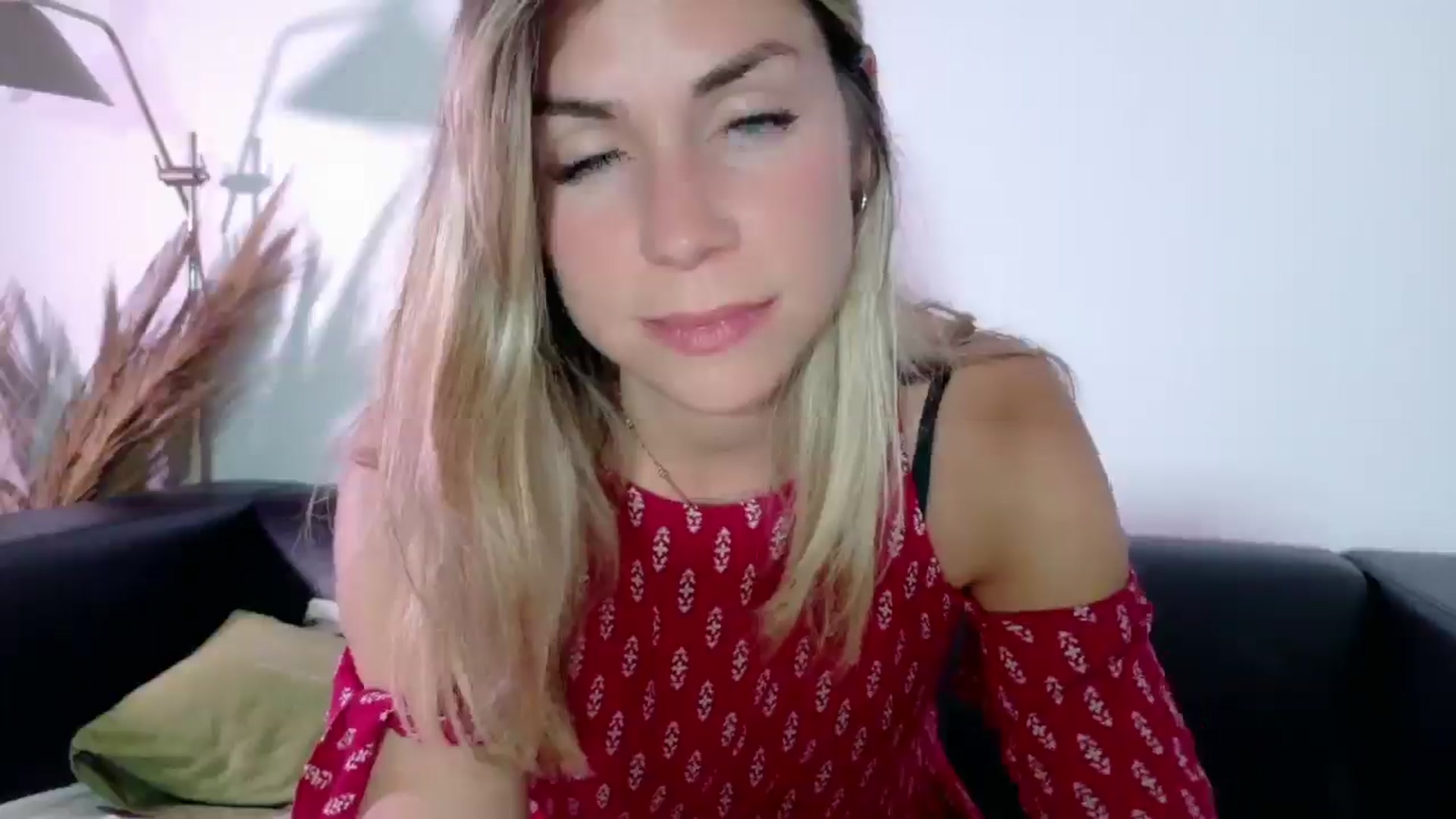 Gallery image thumbnail from Alicewonder1's myfreecams stream on, 05/13/2025, 21:21 image 3 of 20