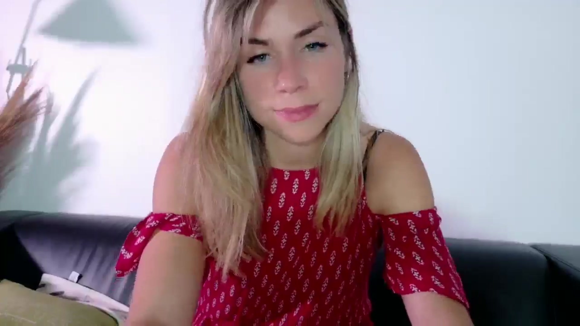 Gallery image thumbnail from Alicewonder1's myfreecams stream on, 05/13/2025, 21:21 image 5 of 20