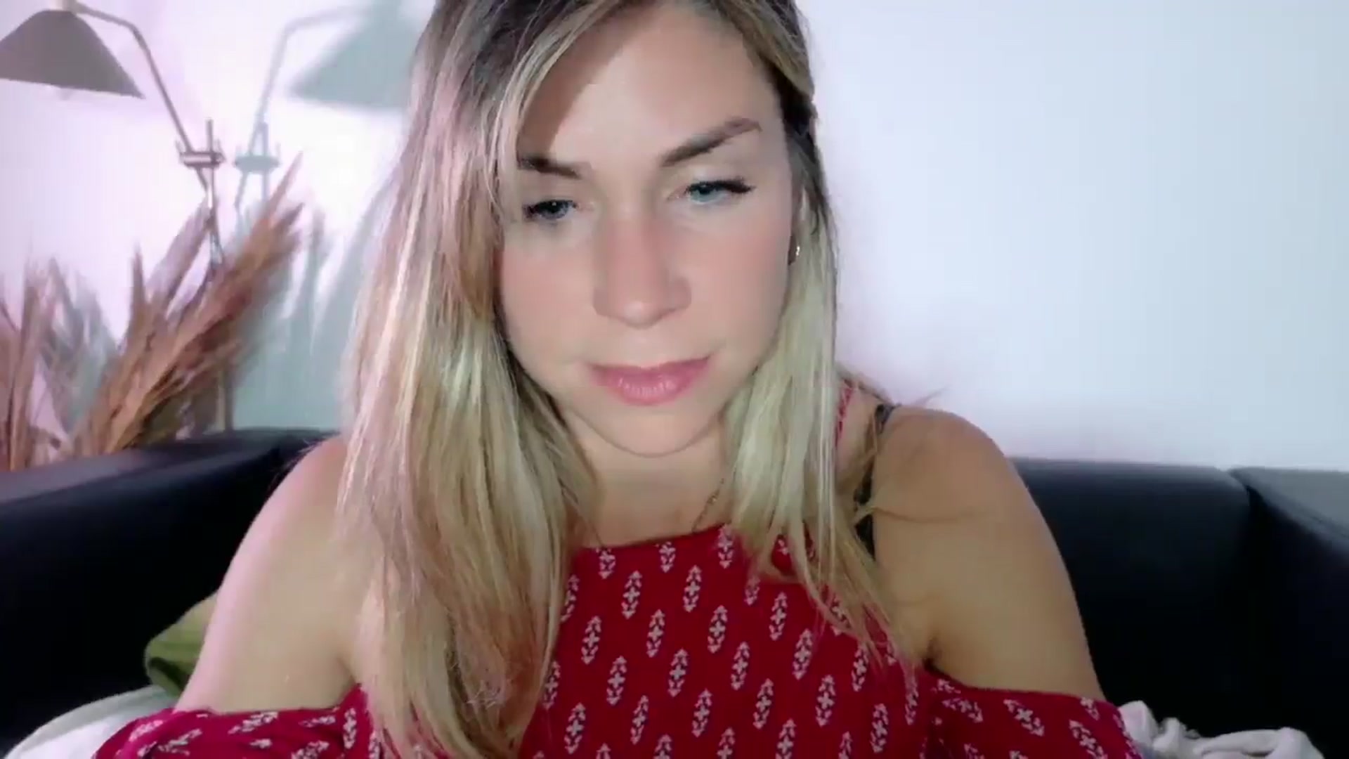 Gallery image thumbnail from Alicewonder1's myfreecams stream on, 05/13/2025, 21:21 image 2 of 20