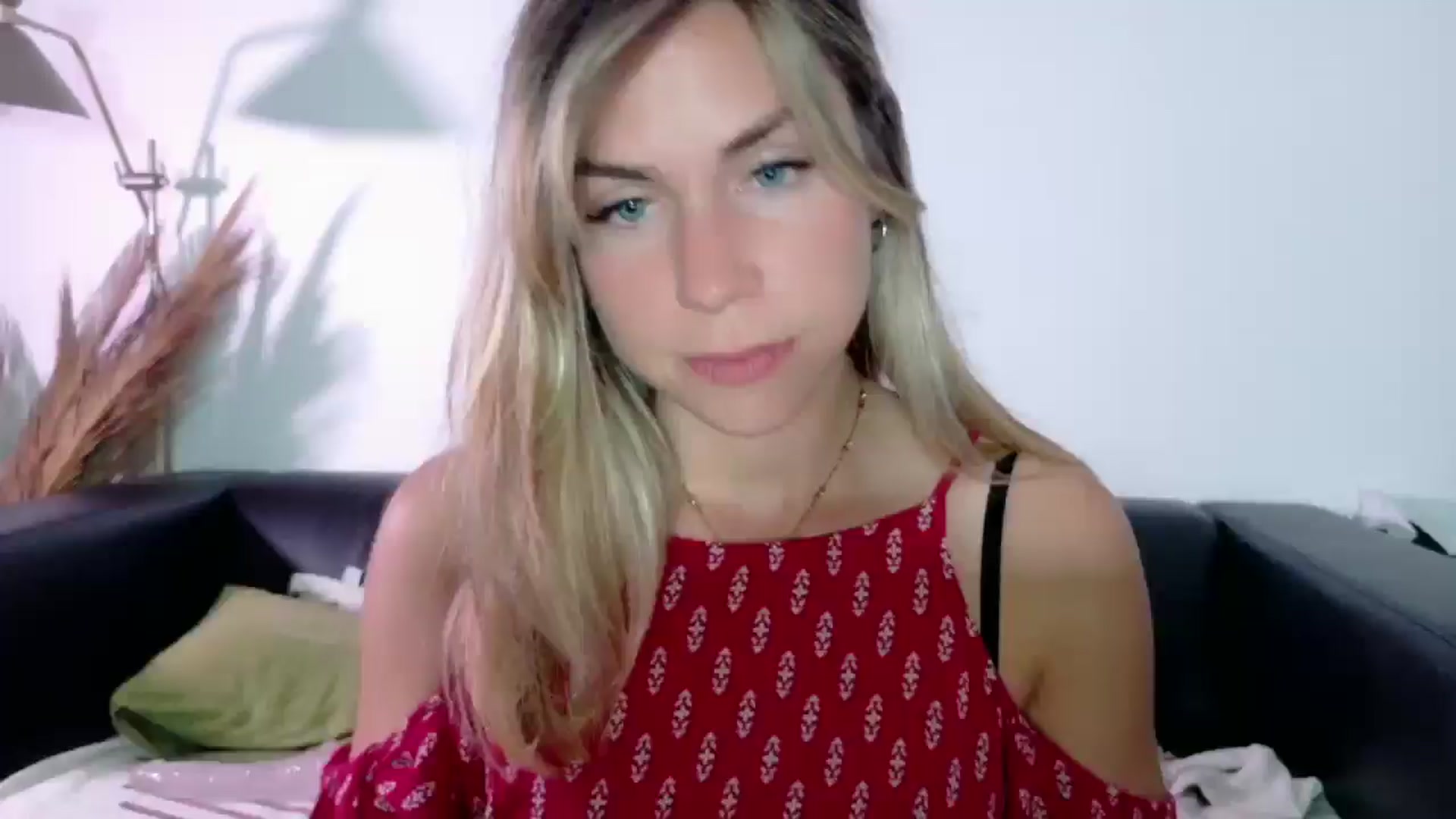 Gallery image thumbnail from Alicewonder1's myfreecams stream on, 05/13/2025, 21:21 image 1 of 20