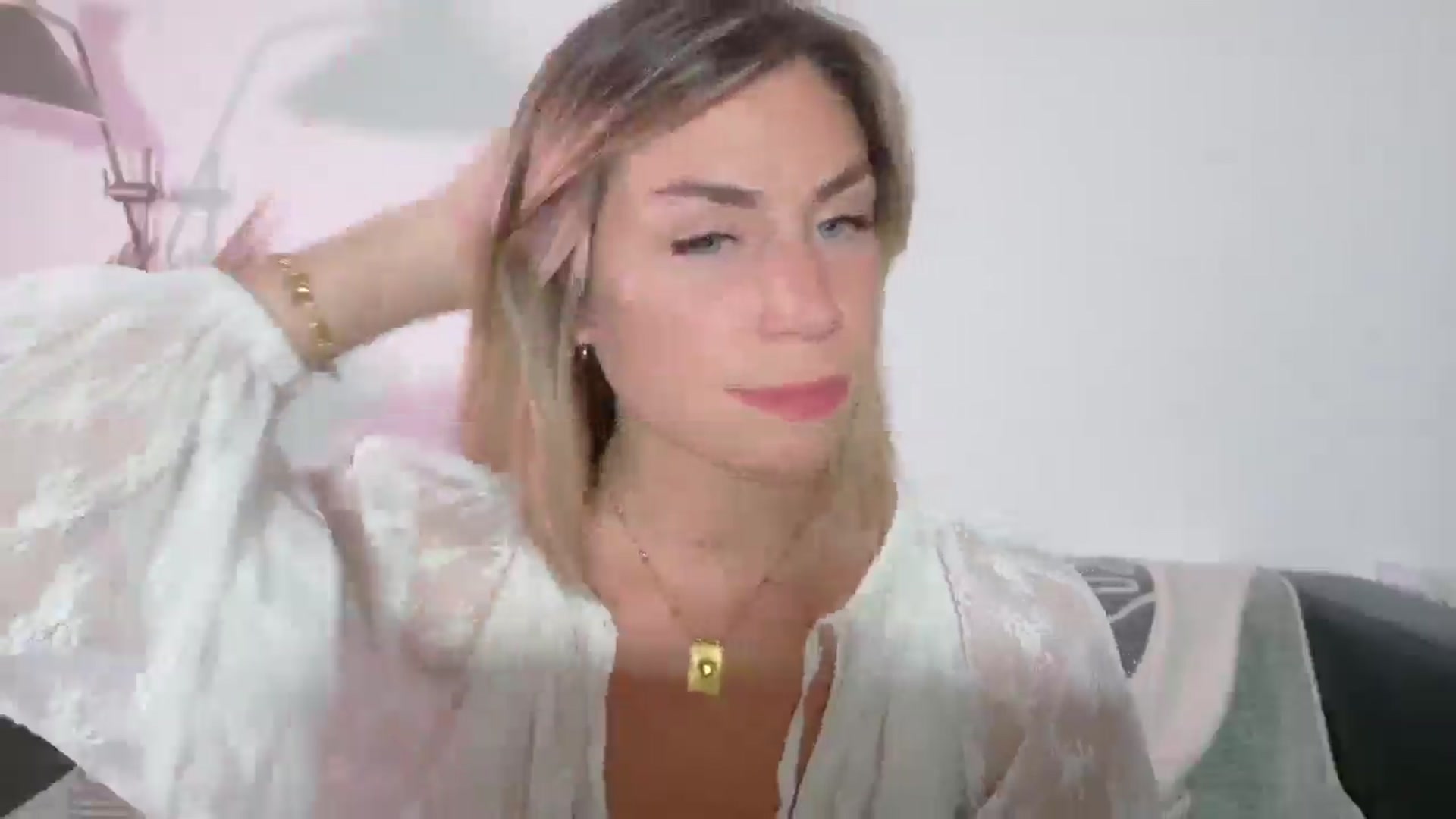 Gallery image thumbnail from Alicewonder1's myfreecams stream on, 05/18/2025, 20:08 image 10 of 20