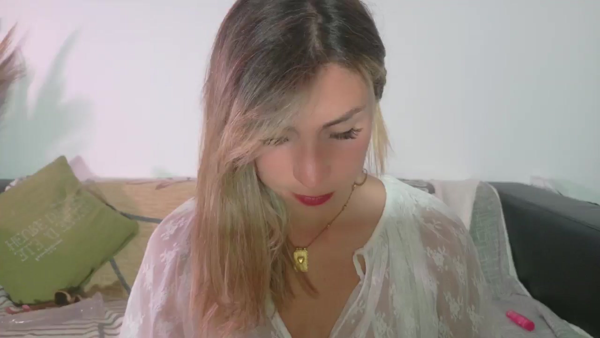 Gallery image thumbnail from Alicewonder1's myfreecams stream on, 05/18/2025, 20:08 image 2 of 20
