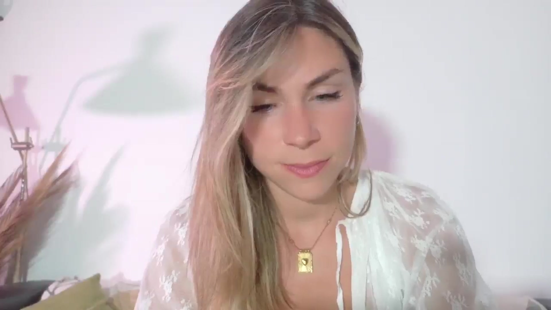 Gallery image thumbnail from Alicewonder1's myfreecams stream on, 05/18/2025, 21:36 image 18 of 20