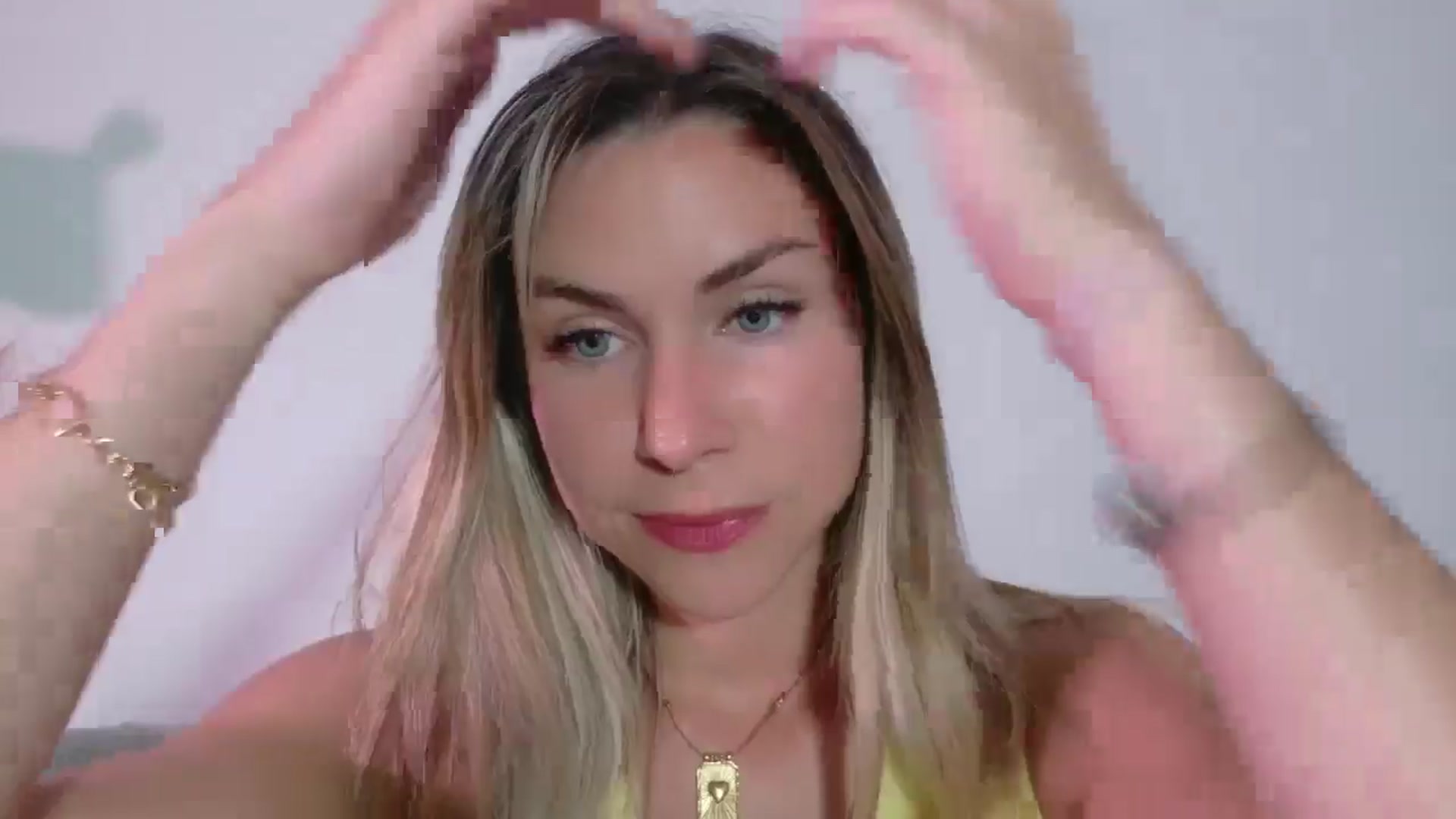 Gallery image thumbnail from Alicewonder1's myfreecams stream on, 05/25/2025, 19:12 image 2 of 20