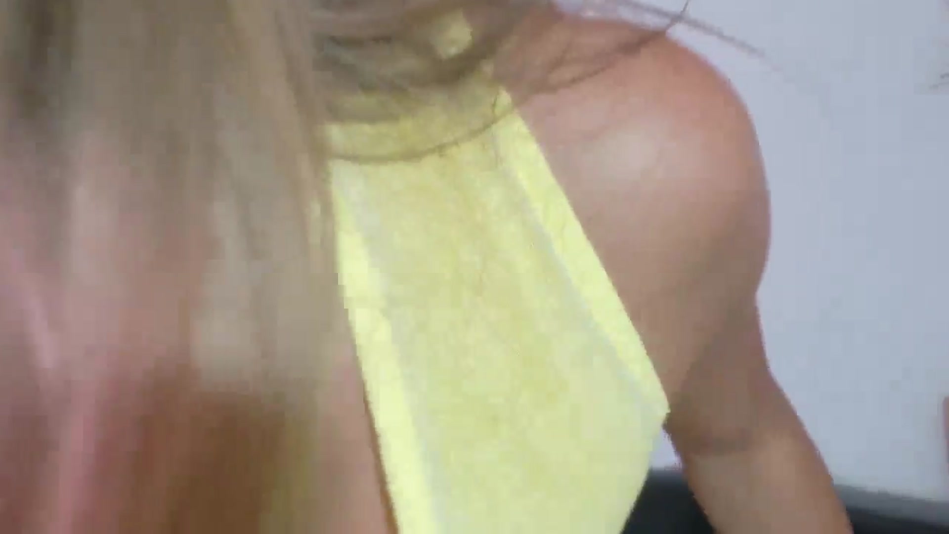 Gallery image thumbnail from Alicewonder1's myfreecams stream on, 05/25/2025, 19:12 image 6 of 20