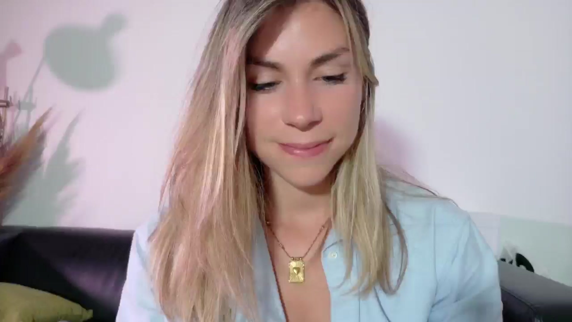 Gallery image thumbnail from Alicewonder1's myfreecams stream on, 05/28/2025, 20:59 image 20 of 20