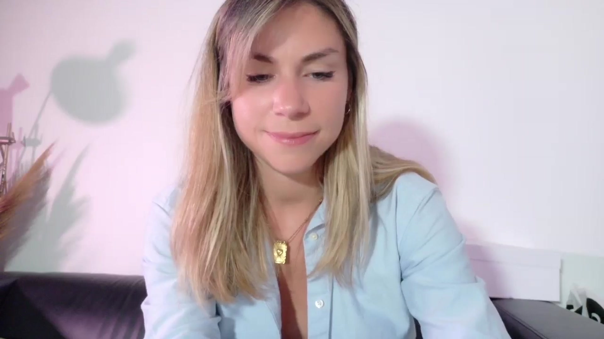 Gallery image thumbnail from Alicewonder1's myfreecams stream on, 05/28/2025, 21:45 image 8 of 20