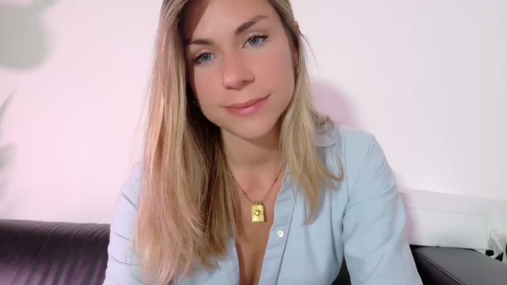 Gallery image thumbnail from Alicewonder1's myfreecams stream on, 05/28/2025, 21:45 image 18 of 20