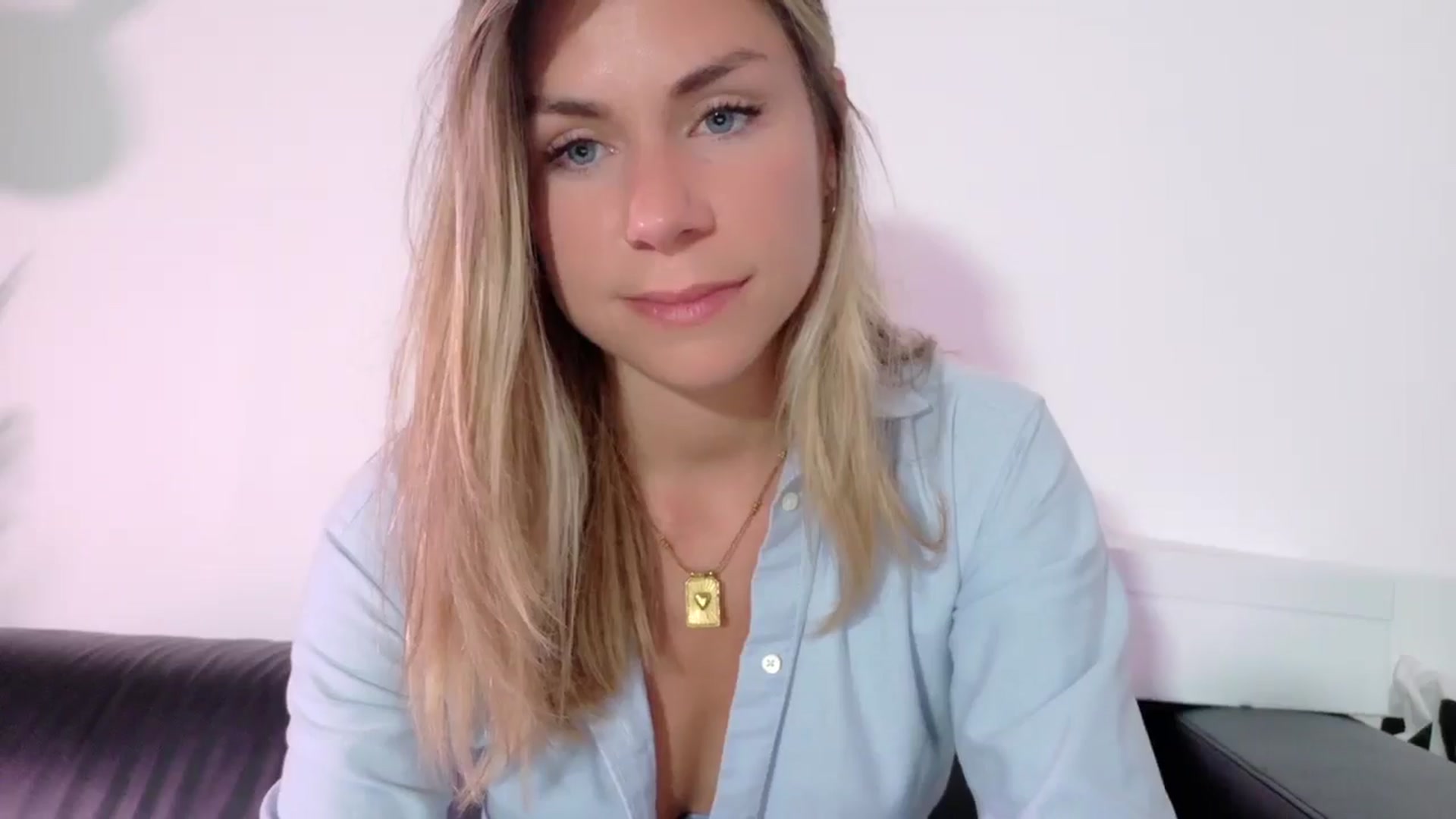 Gallery image thumbnail from Alicewonder1's myfreecams stream on, 05/28/2025, 21:45 image 19 of 20