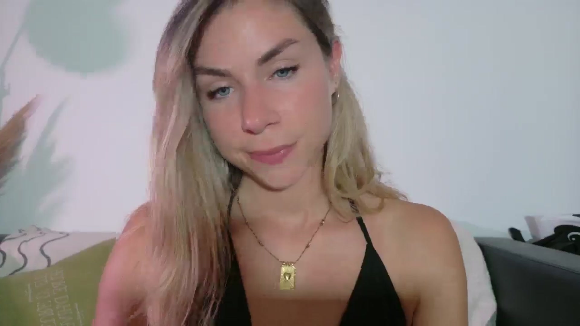 Gallery image thumbnail from Alicewonder1's myfreecams stream on, 06/05/2025, 20:06 image 4 of 20