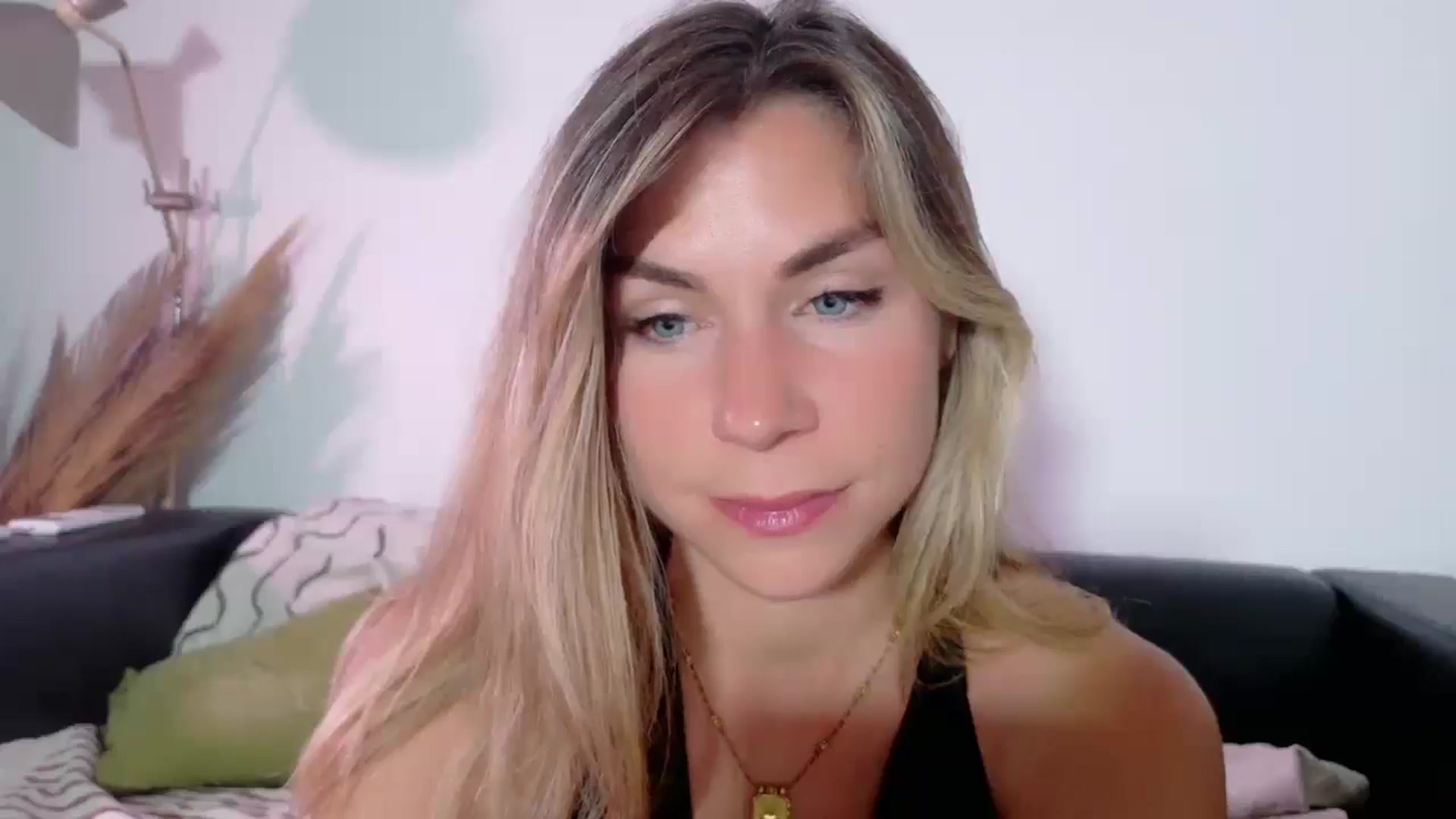 Gallery image thumbnail from Alicewonder1's myfreecams stream on, 06/05/2025, 20:48 image 18 of 20
