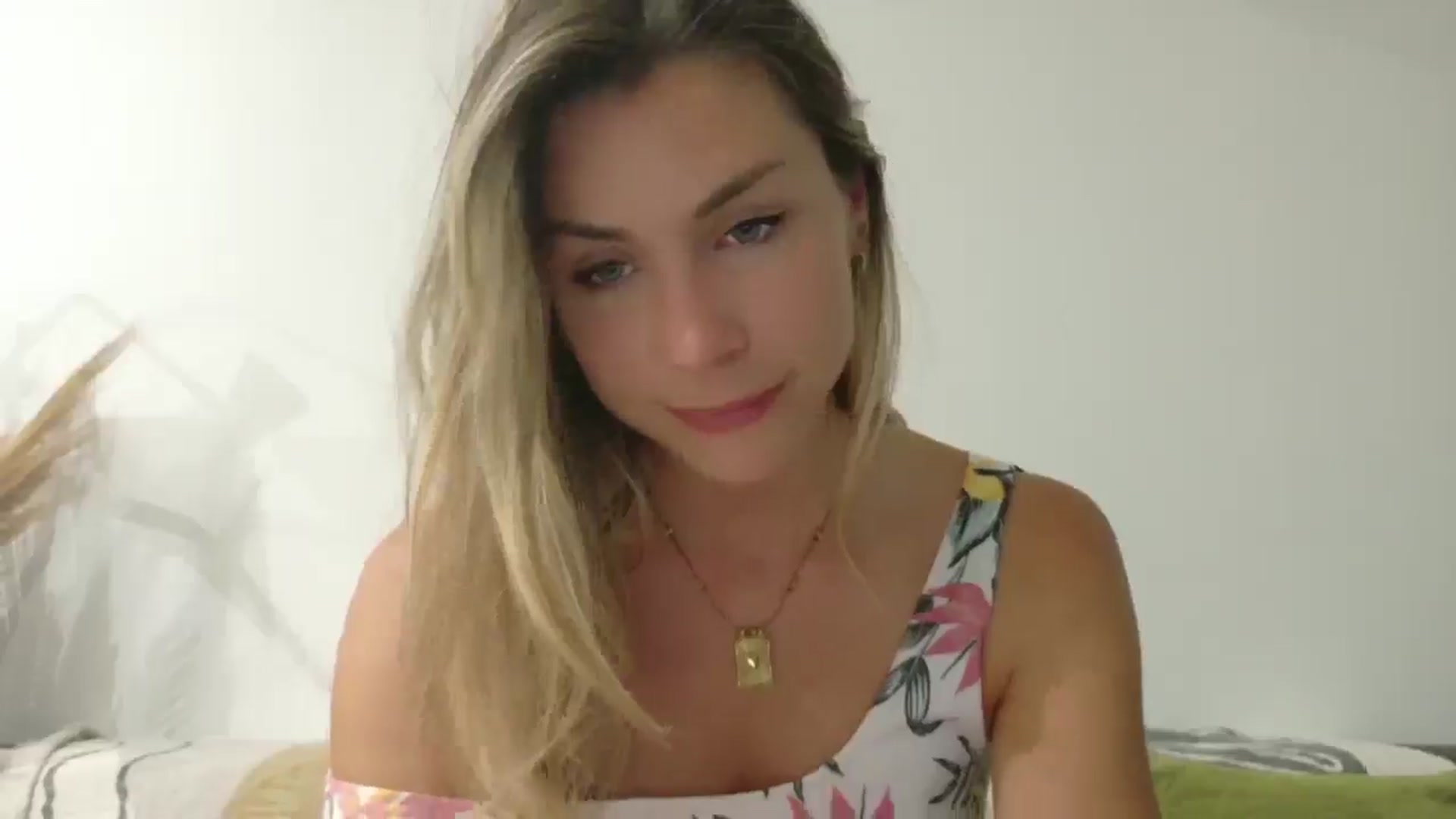 Gallery image thumbnail from Alicewonder1's myfreecams stream on, 06/06/2025, 19:23 image 15 of 20