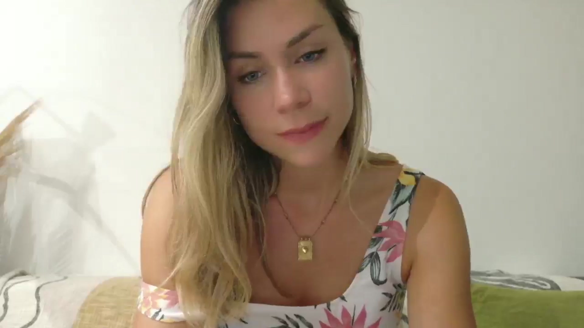 Gallery image thumbnail from Alicewonder1's myfreecams stream on, 06/06/2025, 19:23 image 18 of 20