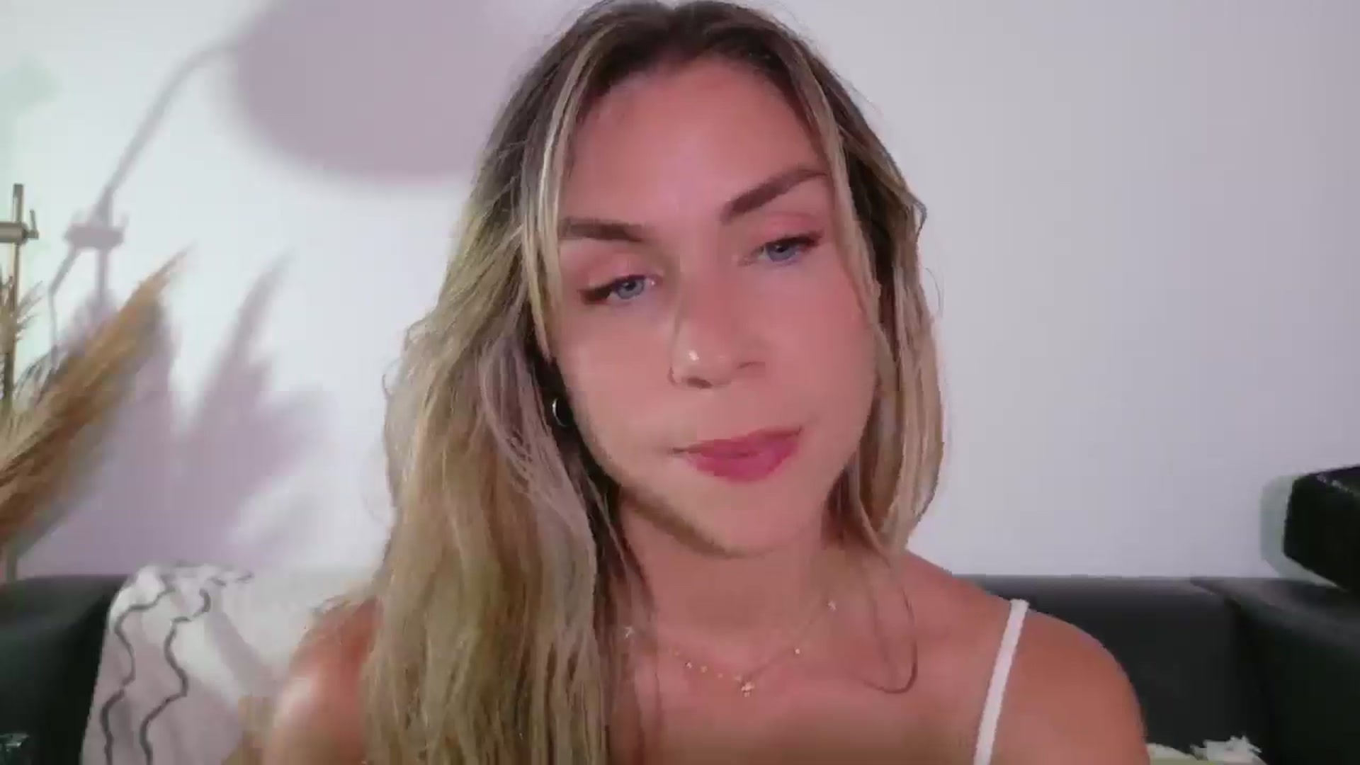 Gallery image thumbnail from Alicewonder1's myfreecams stream on, 06/11/2025, 18:46 image 5 of 20