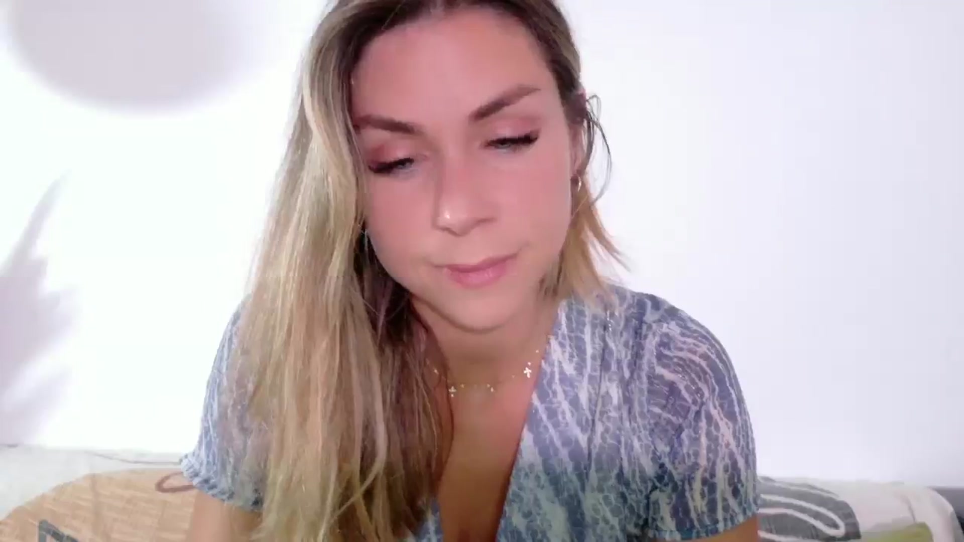 Gallery image thumbnail from Alicewonder1's myfreecams stream on, 06/13/2025, 19:06 image 8 of 20