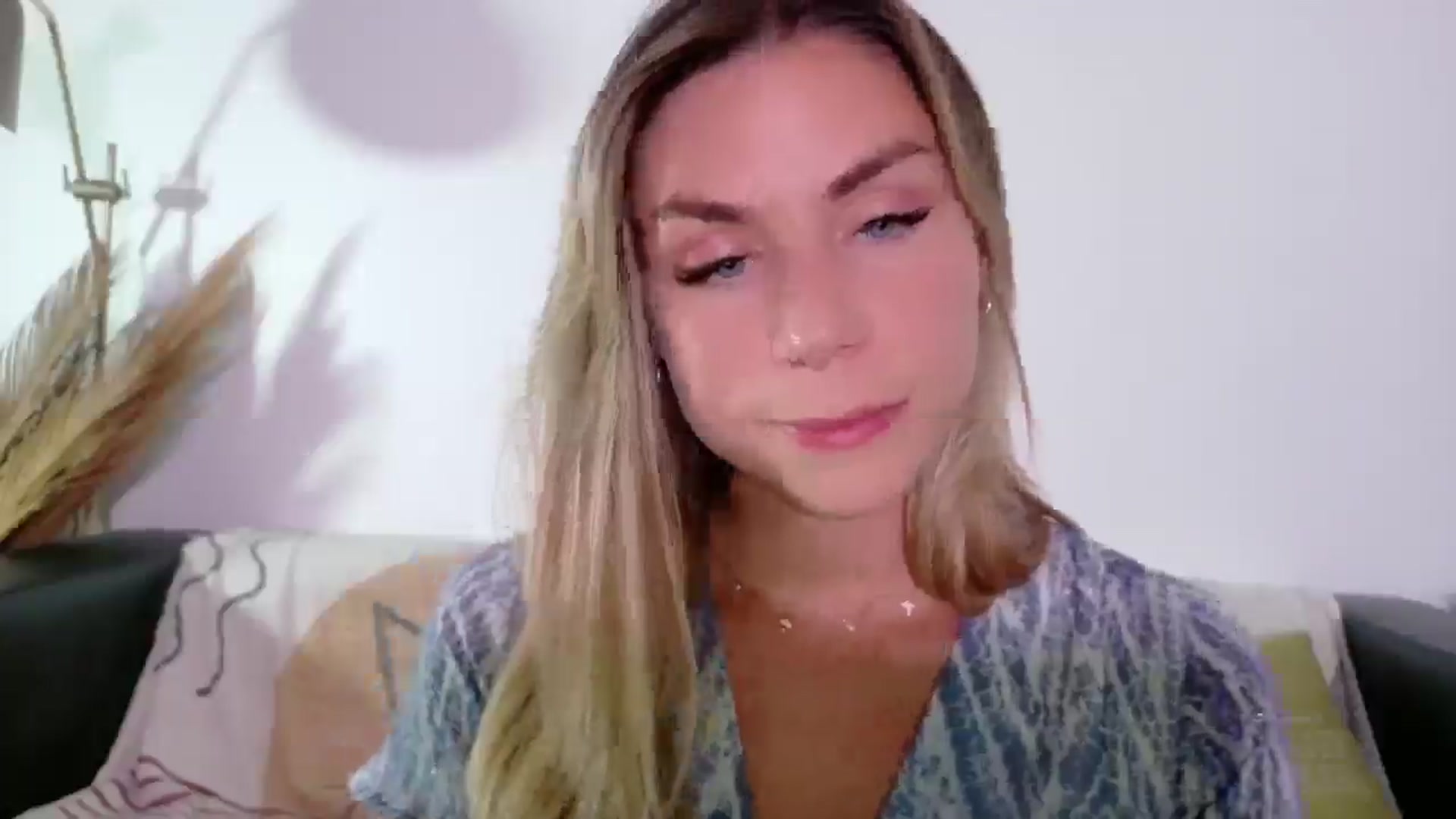 Gallery image thumbnail from Alicewonder1's myfreecams stream on, 06/13/2025, 19:06 image 16 of 20