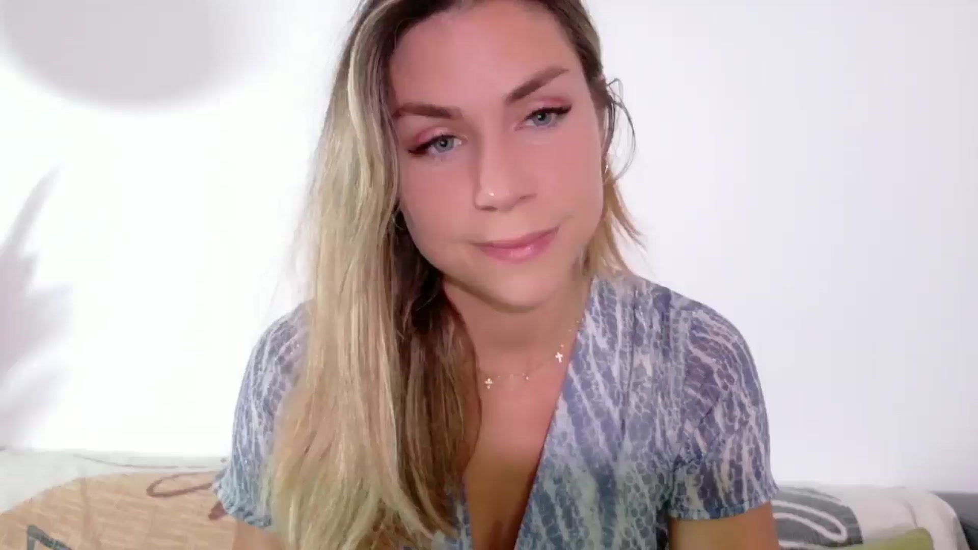 Gallery image thumbnail from Alicewonder1's myfreecams stream on, 06/13/2025, 19:06 image 5 of 20