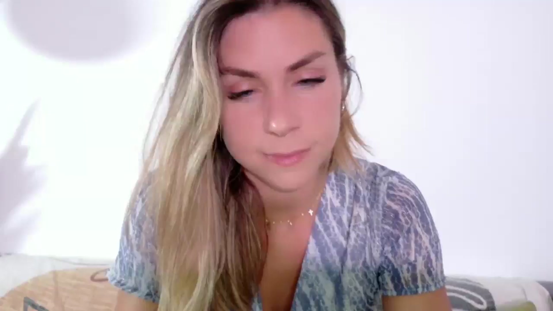 Gallery image thumbnail from Alicewonder1's myfreecams stream on, 06/13/2025, 19:06 image 7 of 20