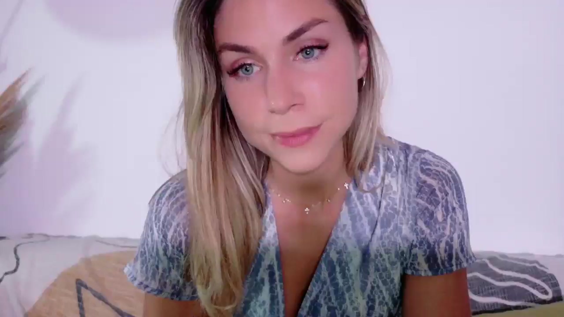 Gallery image thumbnail from Alicewonder1's myfreecams stream on, 06/13/2025, 19:37 image 19 of 20
