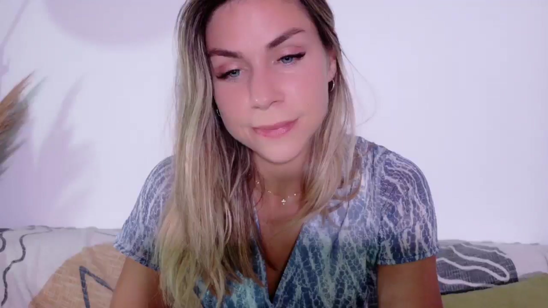 Gallery image thumbnail from Alicewonder1's myfreecams stream on, 06/13/2025, 19:37 image 8 of 20