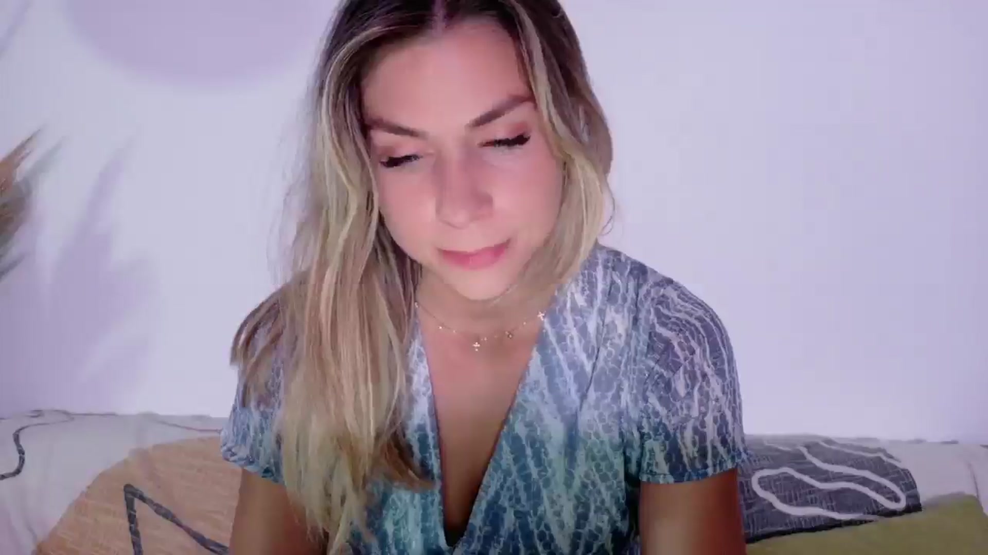 Gallery image thumbnail from Alicewonder1's myfreecams stream on, 06/13/2025, 19:37 image 12 of 20
