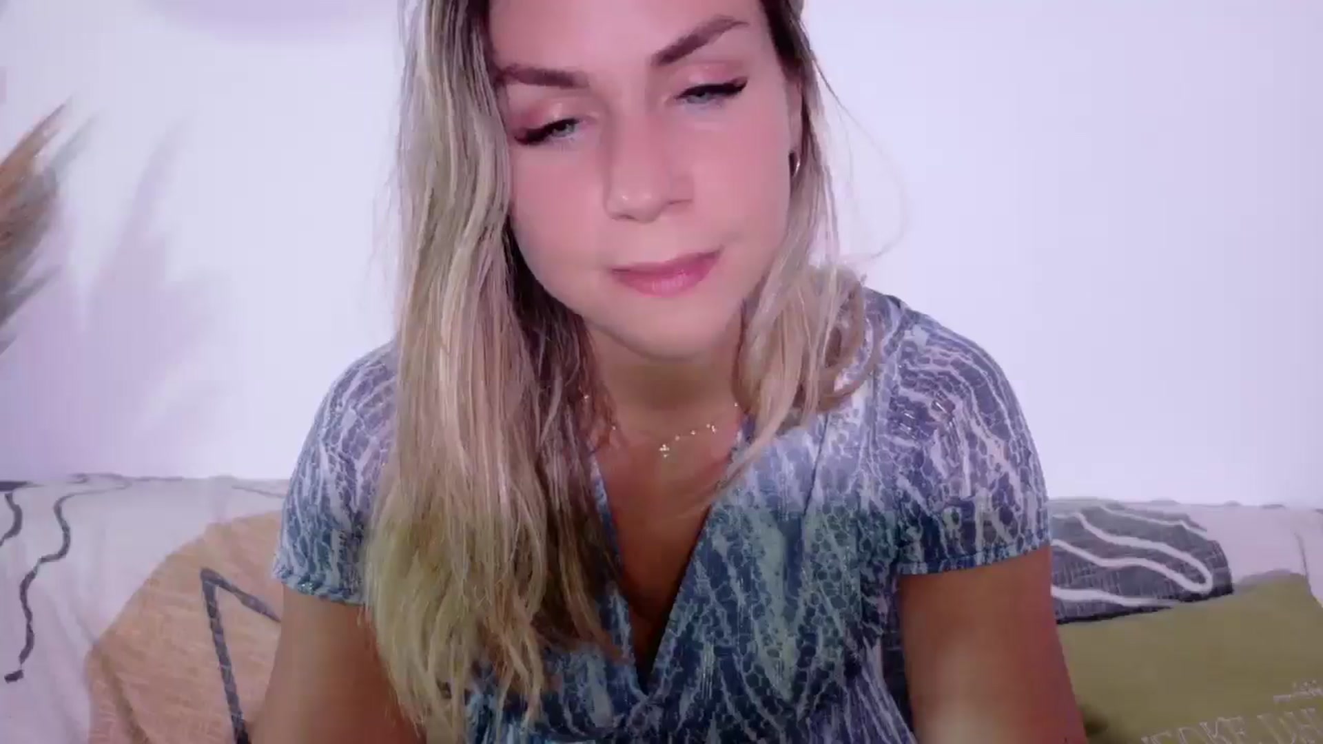 Gallery image thumbnail from Alicewonder1's myfreecams stream on, 06/13/2025, 19:37 image 2 of 20