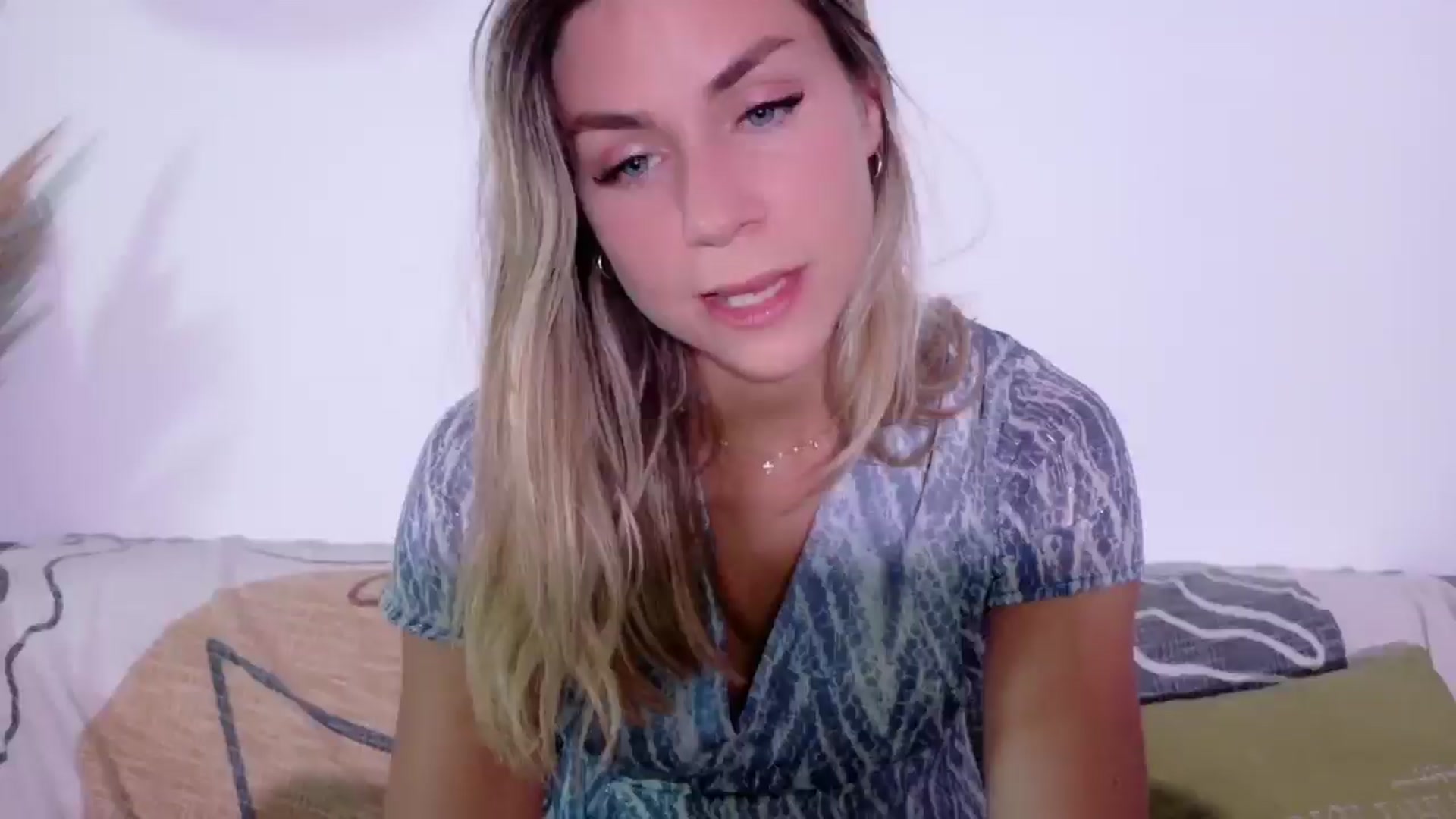 Gallery image thumbnail from Alicewonder1's myfreecams stream on, 06/13/2025, 19:37 image 3 of 20
