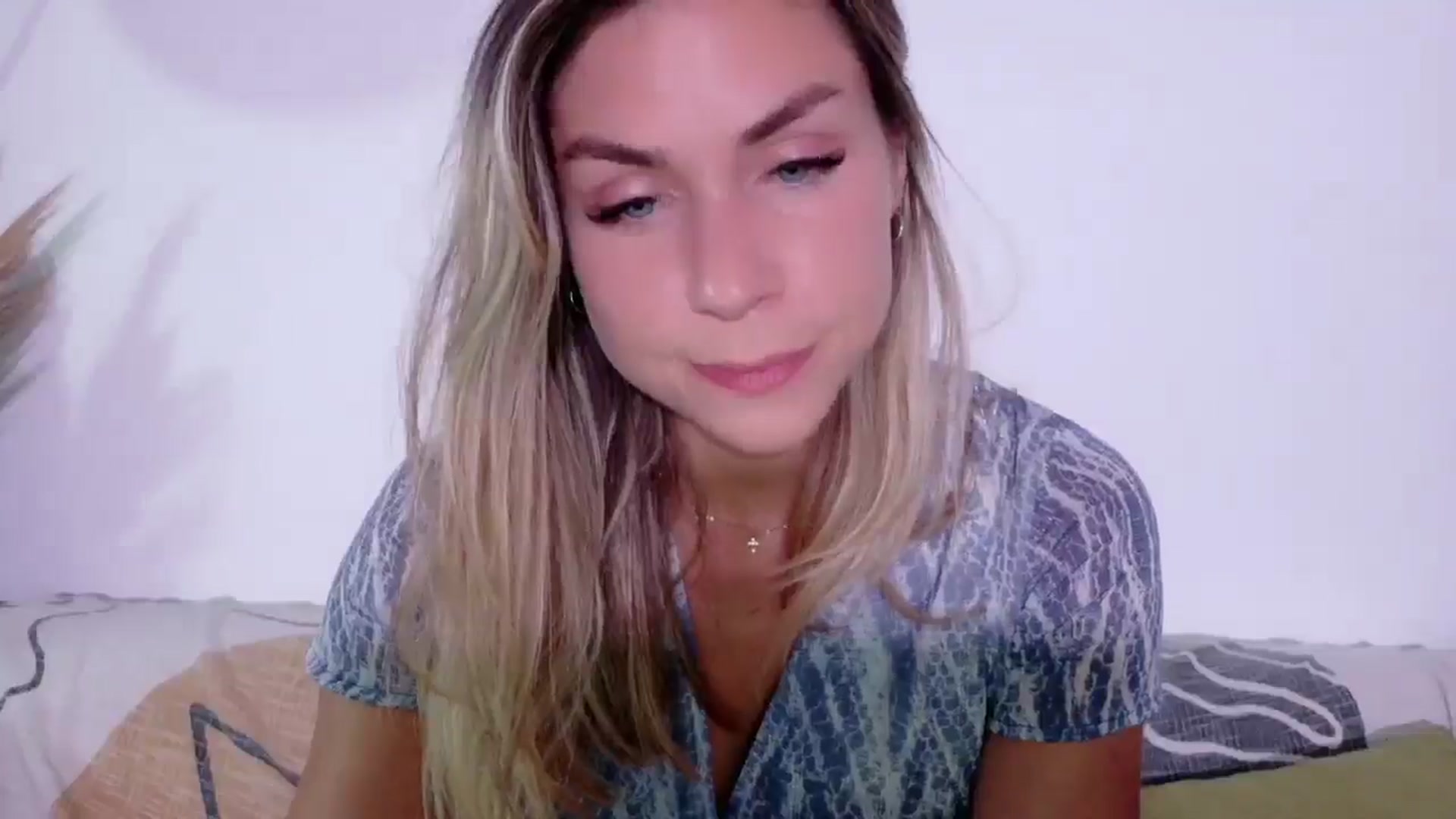 Gallery image thumbnail from Alicewonder1's myfreecams stream on, 06/13/2025, 19:37 image 10 of 20