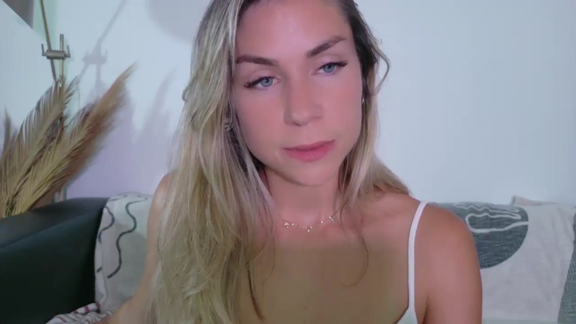 Gallery image thumbnail from Alicewonder1's myfreecams stream on, 06/15/2025, 20:12 image 2 of 20