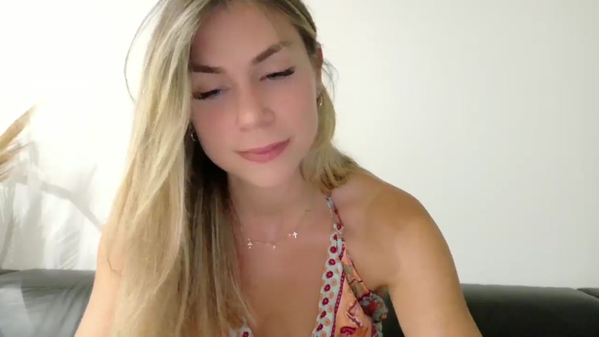Gallery image thumbnail from Alicewonder1's myfreecams stream on, 06/19/2025, 20:59 image 3 of 20