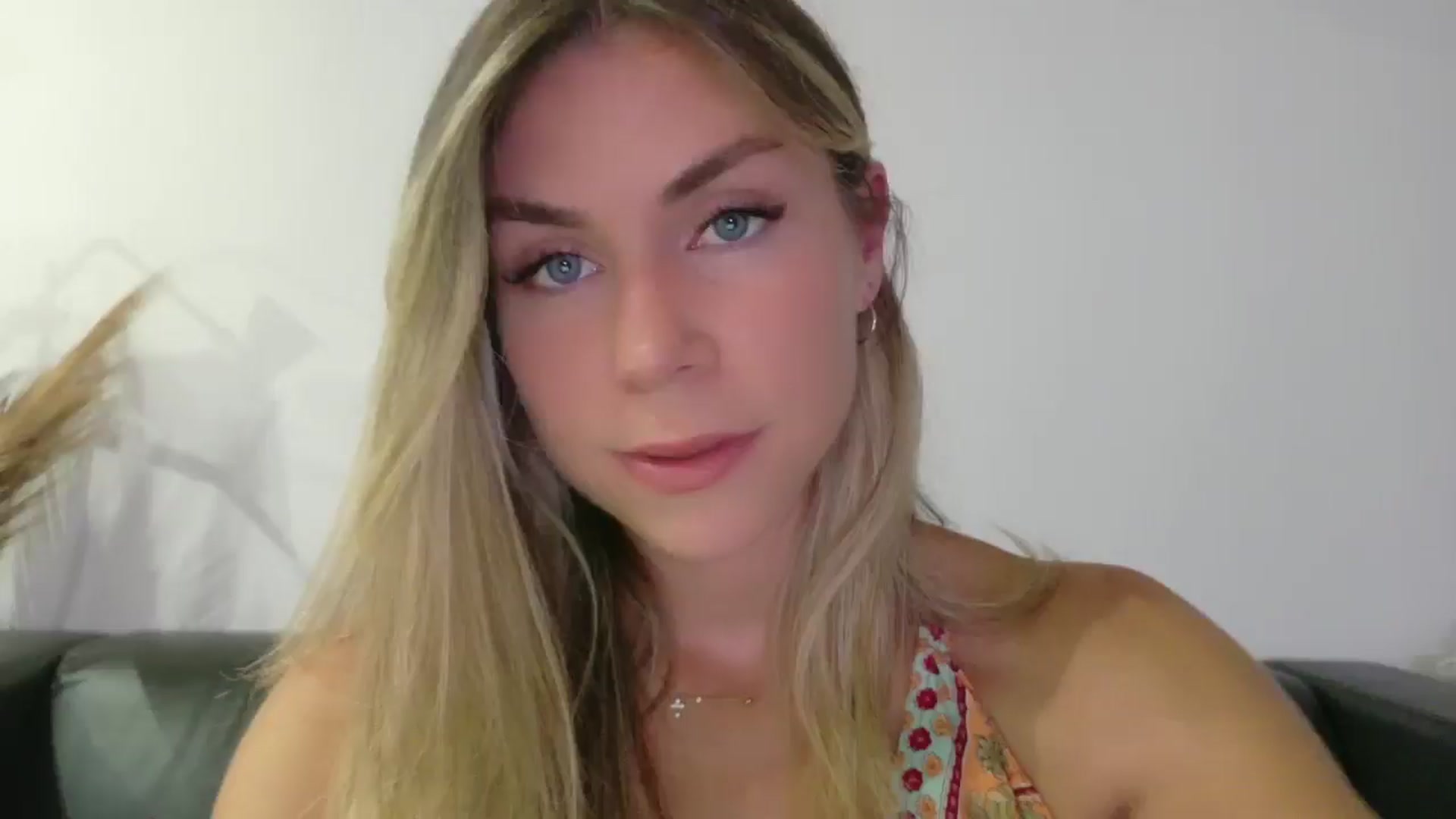 Gallery image thumbnail from Alicewonder1's myfreecams stream on, 06/19/2025, 20:59 image 1 of 20