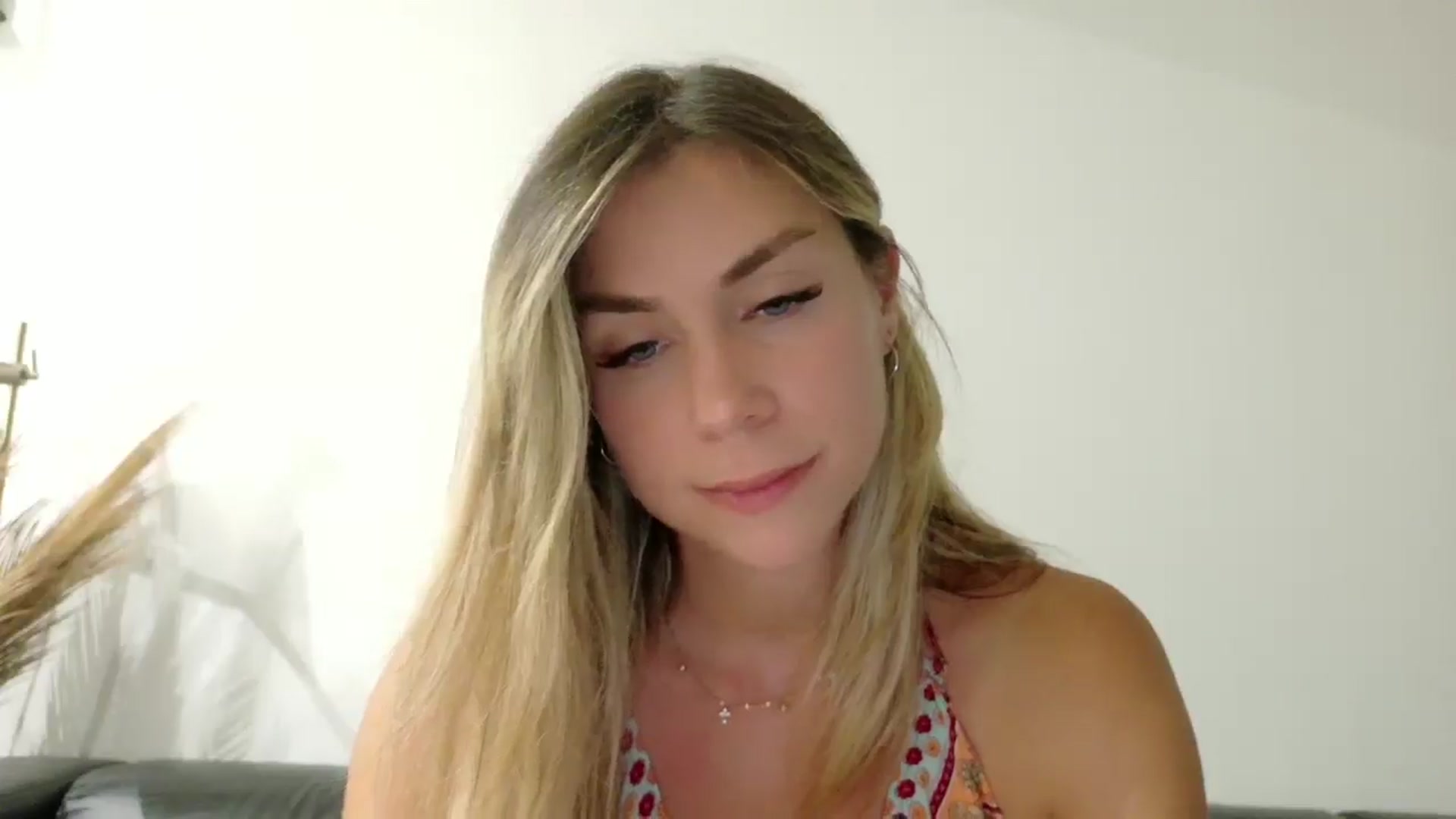 Gallery image thumbnail from Alicewonder1's myfreecams stream on, 06/19/2025, 20:59 image 13 of 20