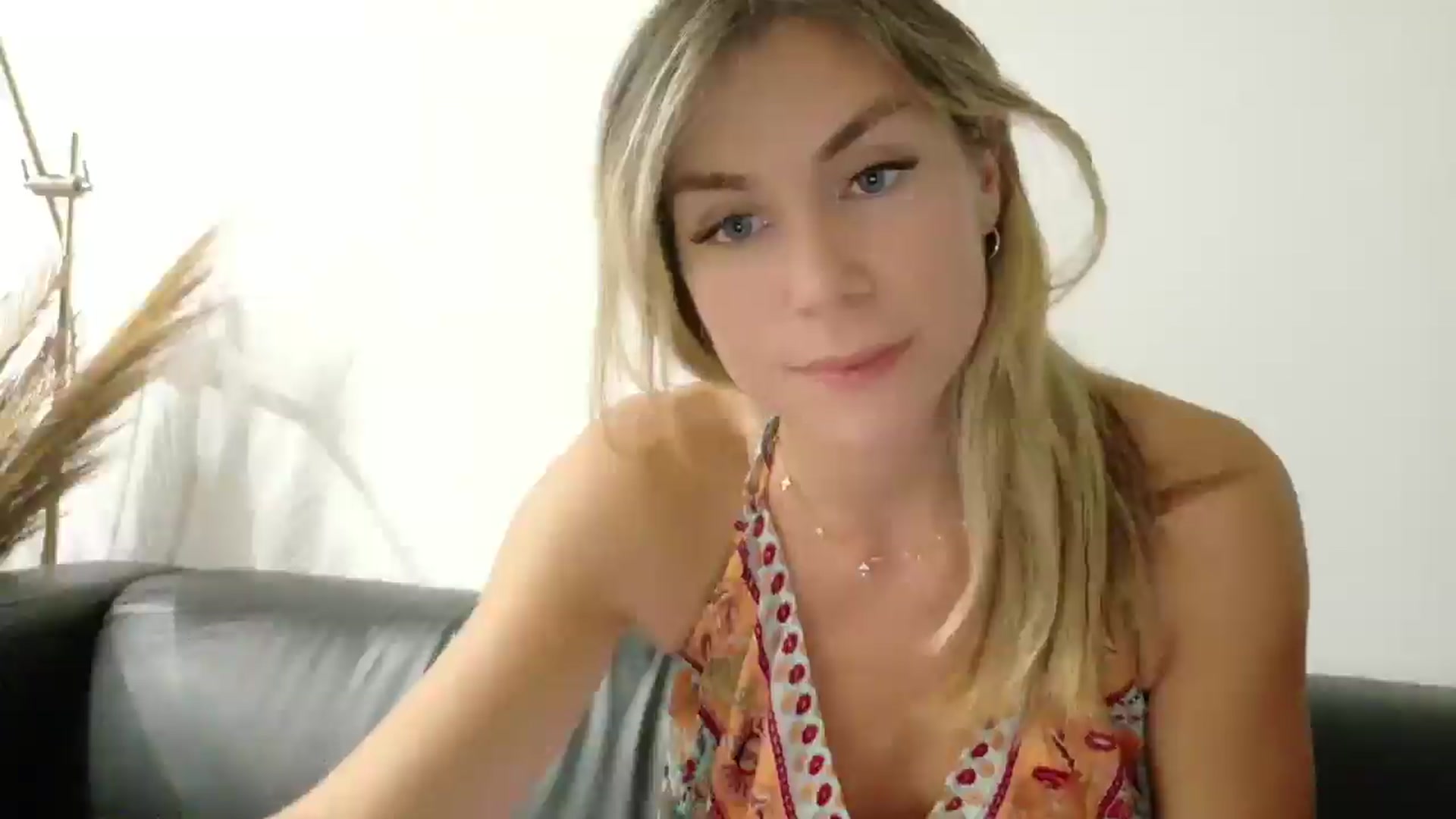 Gallery image thumbnail from Alicewonder1's myfreecams stream on, 06/19/2025, 22:19 image 6 of 20