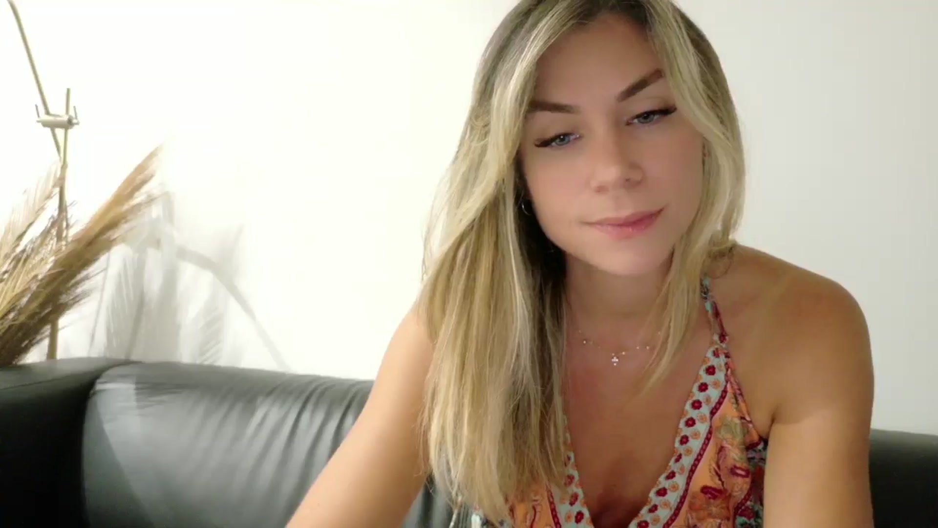 Gallery image thumbnail from Alicewonder1's myfreecams stream on, 06/19/2025, 22:19 image 5 of 20
