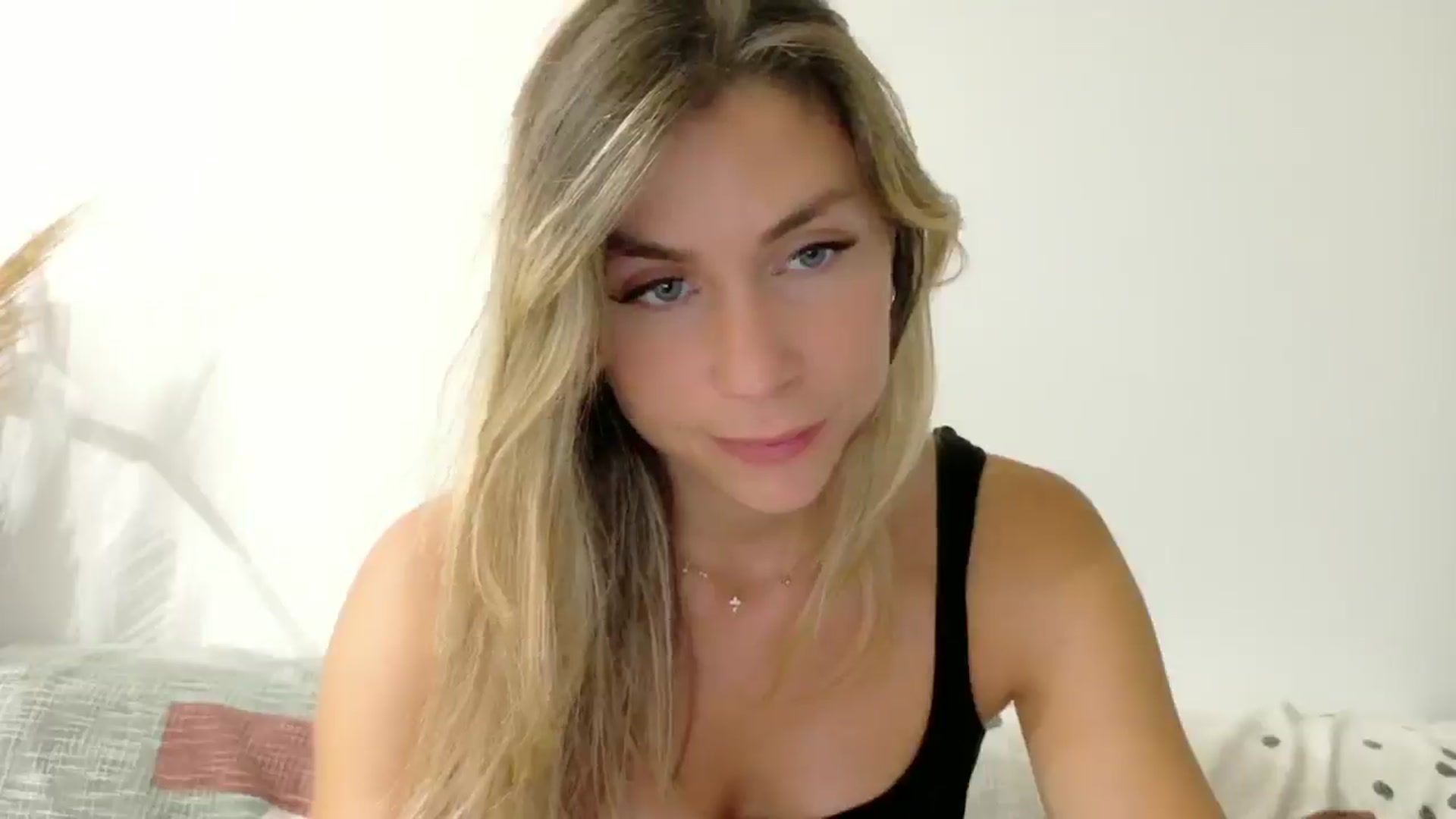 Gallery image thumbnail from Alicewonder1's myfreecams stream on, 06/20/2025, 21:20 image 2 of 20