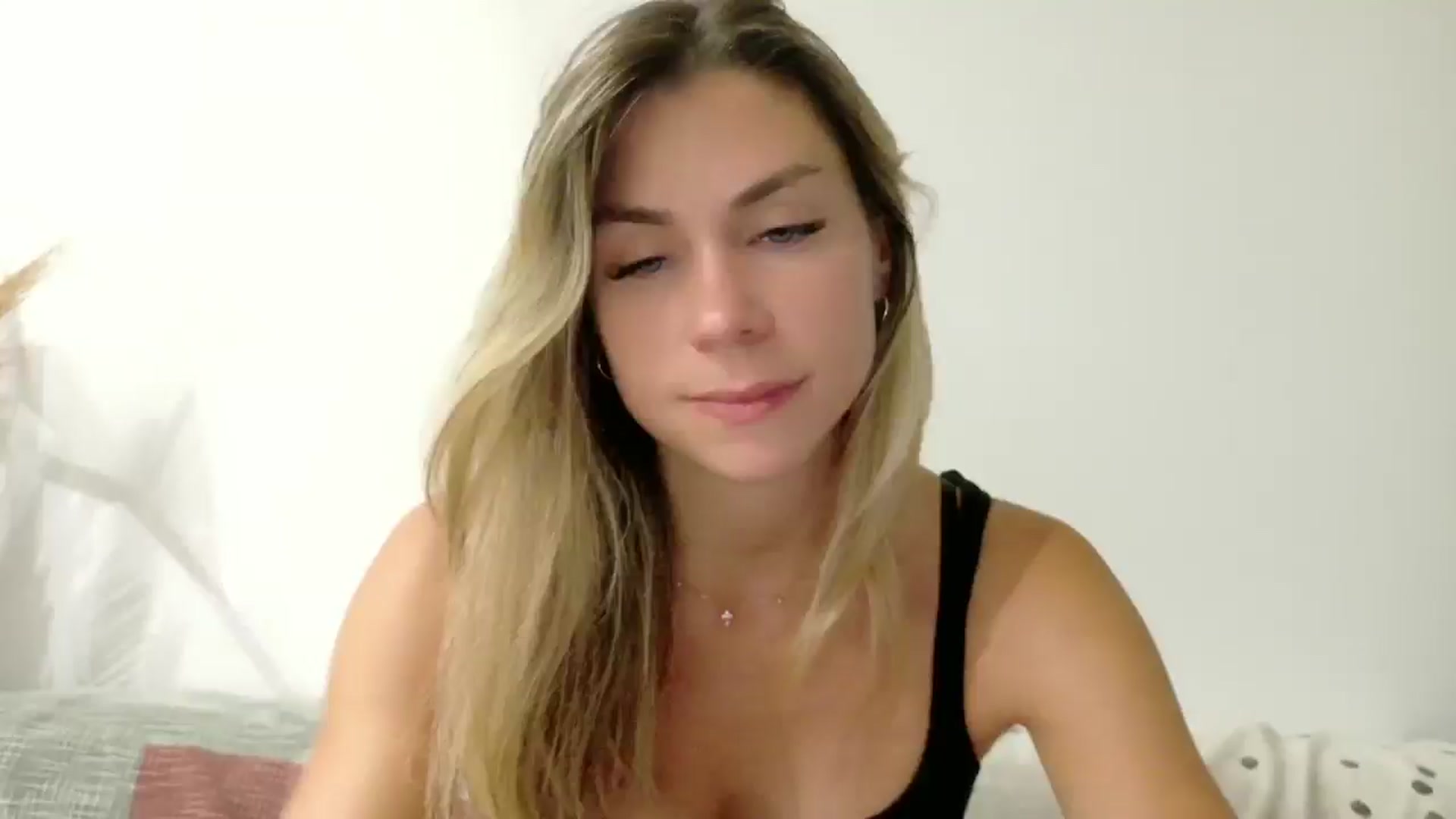 Gallery image thumbnail from Alicewonder1's myfreecams stream on, 06/20/2025, 21:20 image 1 of 20