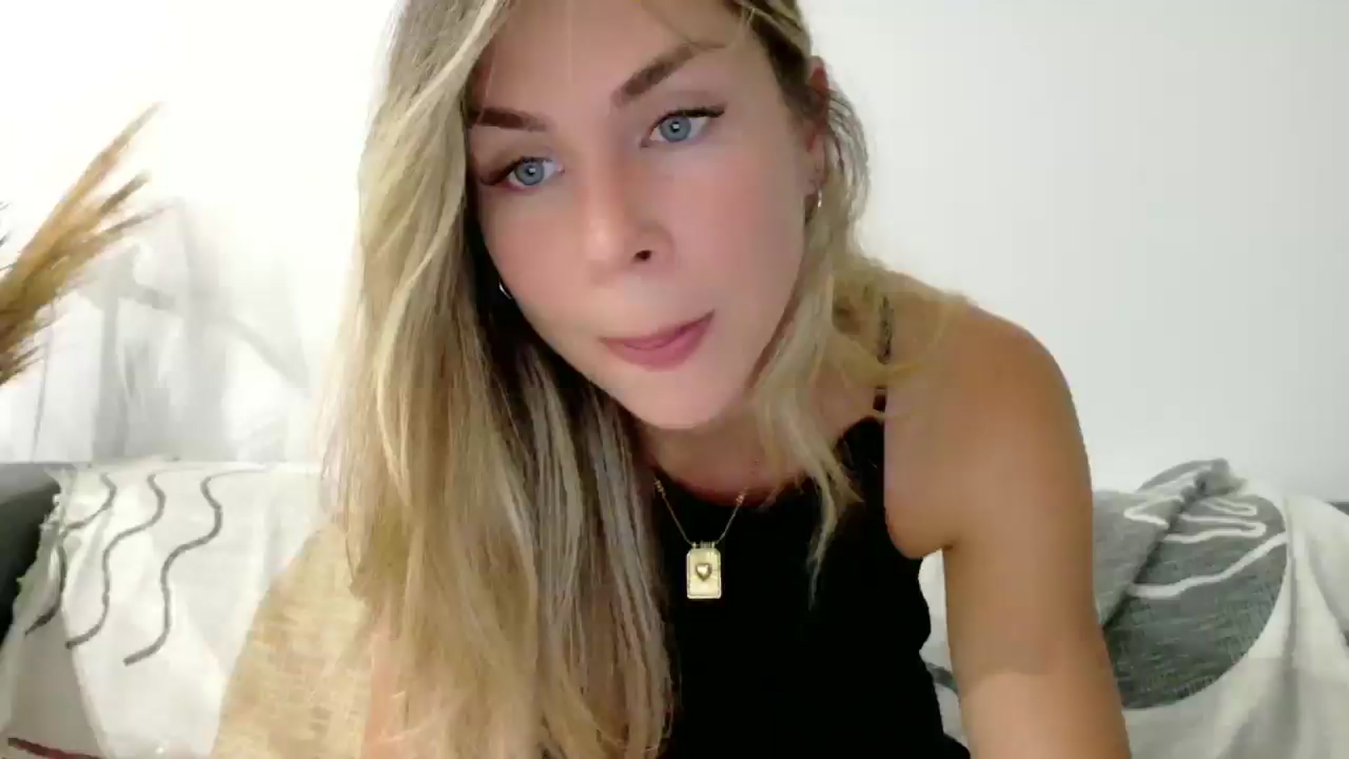 Gallery image thumbnail from Alicewonder1's myfreecams stream on, 06/25/2025, 19:42 image 1 of 20