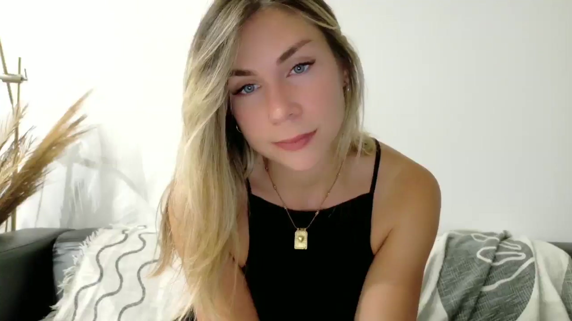 Gallery image thumbnail from Alicewonder1's myfreecams stream on, 06/25/2025, 19:42 image 12 of 20