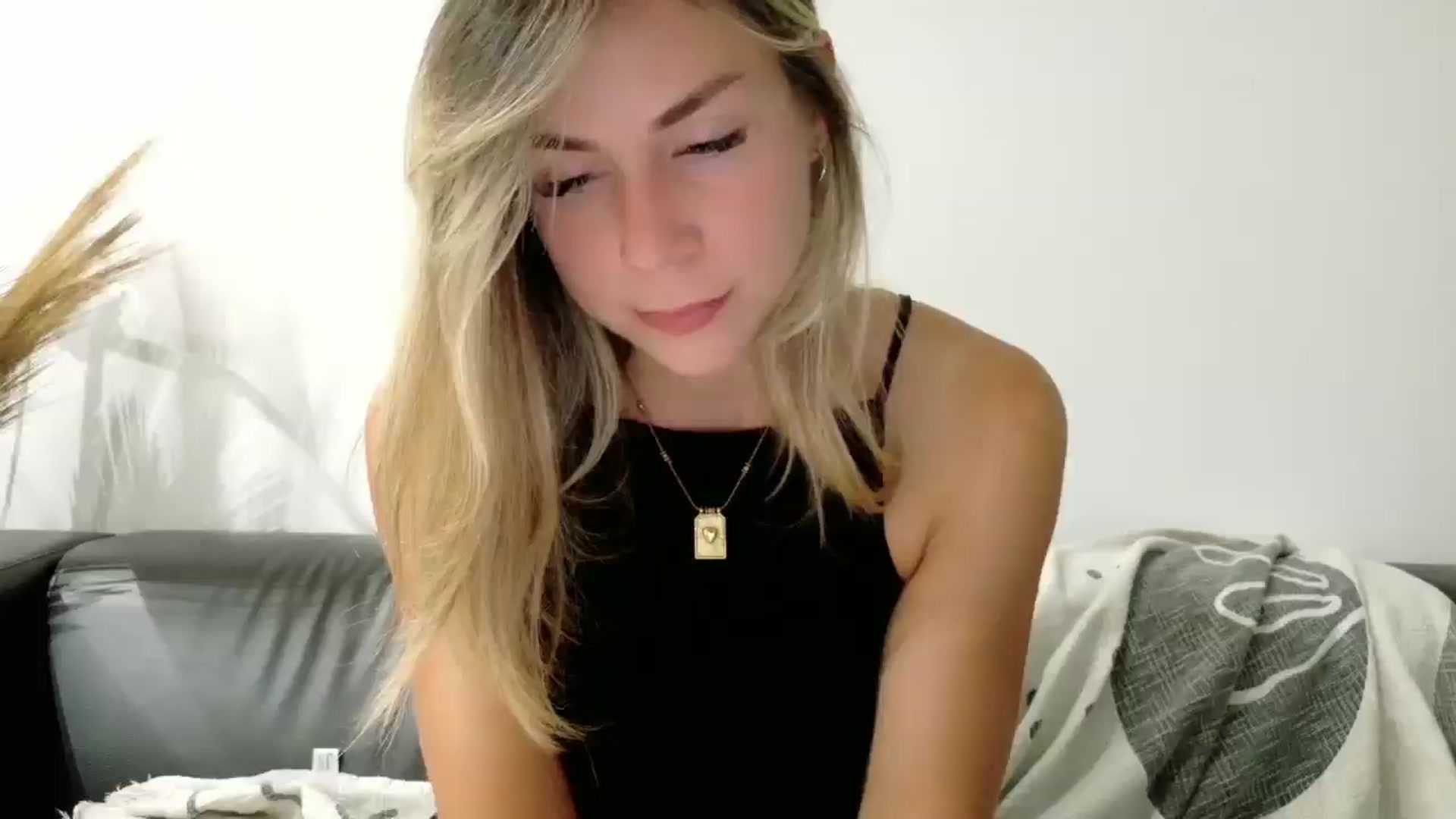 Gallery image thumbnail from Alicewonder1's myfreecams stream on, 06/25/2025, 19:42 image 15 of 20