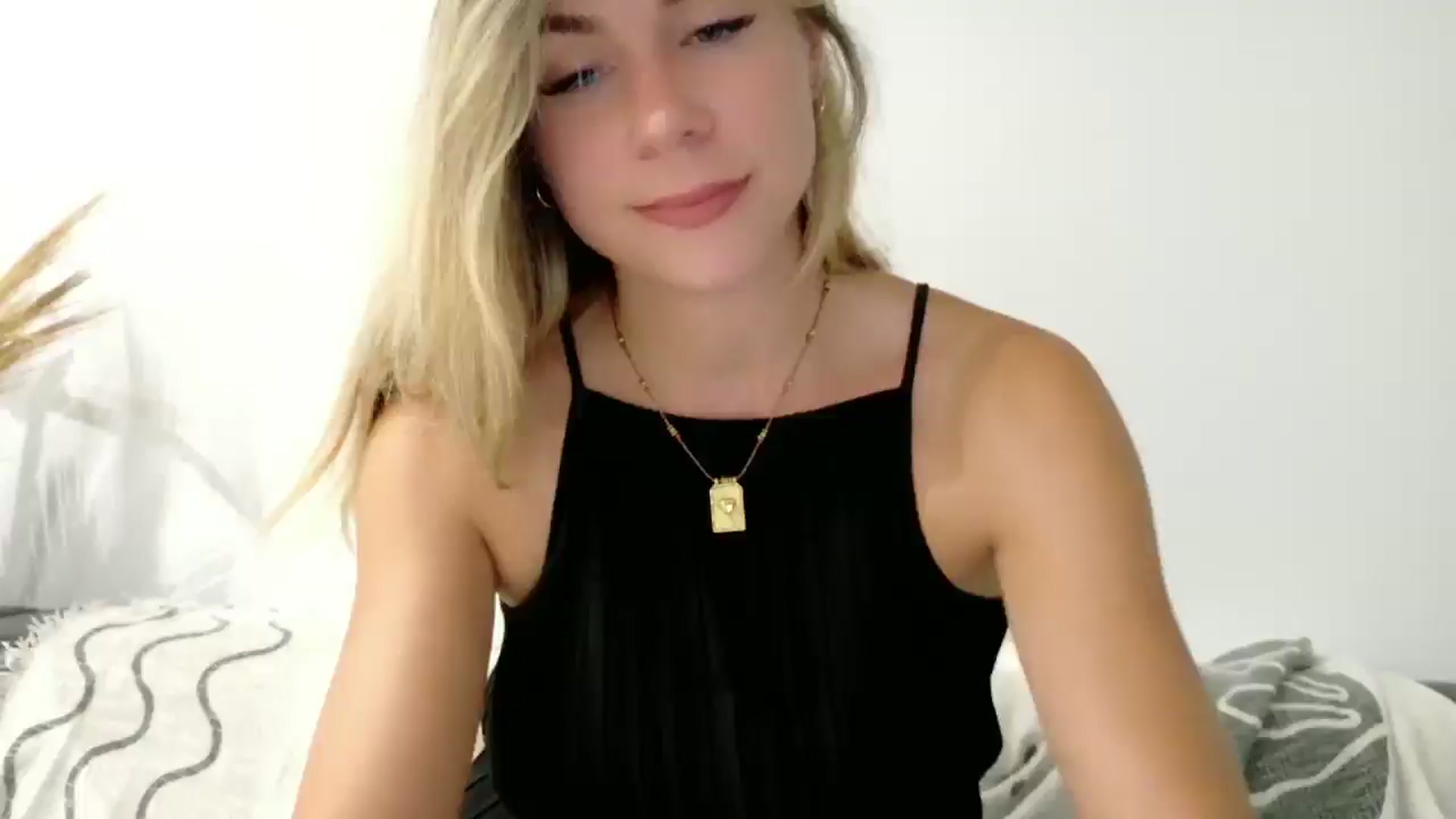 Gallery image thumbnail from Alicewonder1's myfreecams stream on, 06/25/2025, 19:42 image 5 of 20